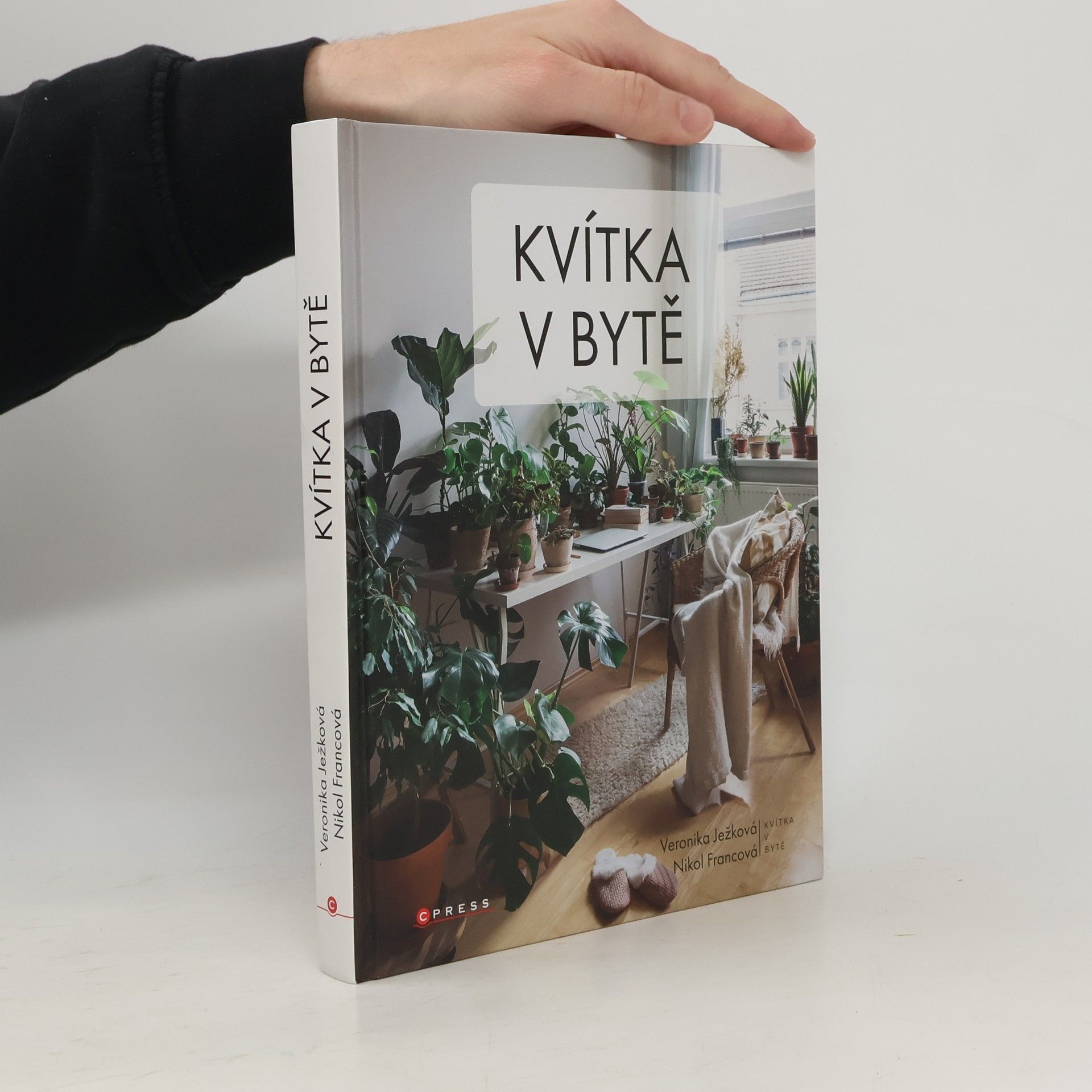 Nikol Francová Kvítka v bytě