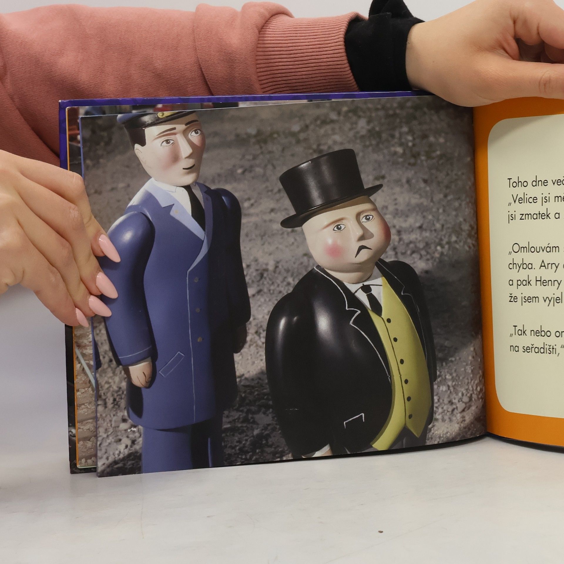 Kolektiv autorů Percy a James mezi vagony : podle televizního seriálu o lokomotivě Tomášovi