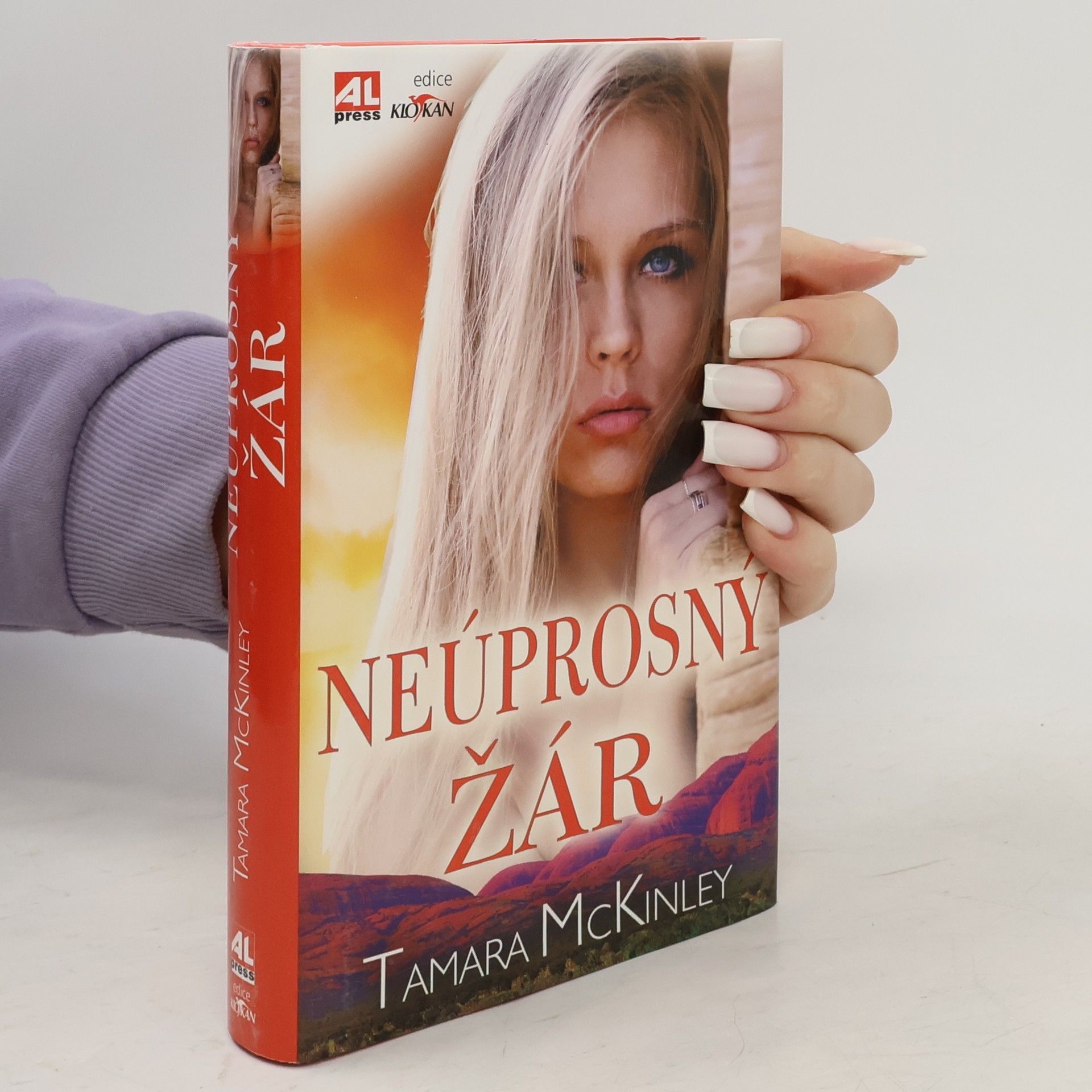 Tamara McKinley Neúprosný žár