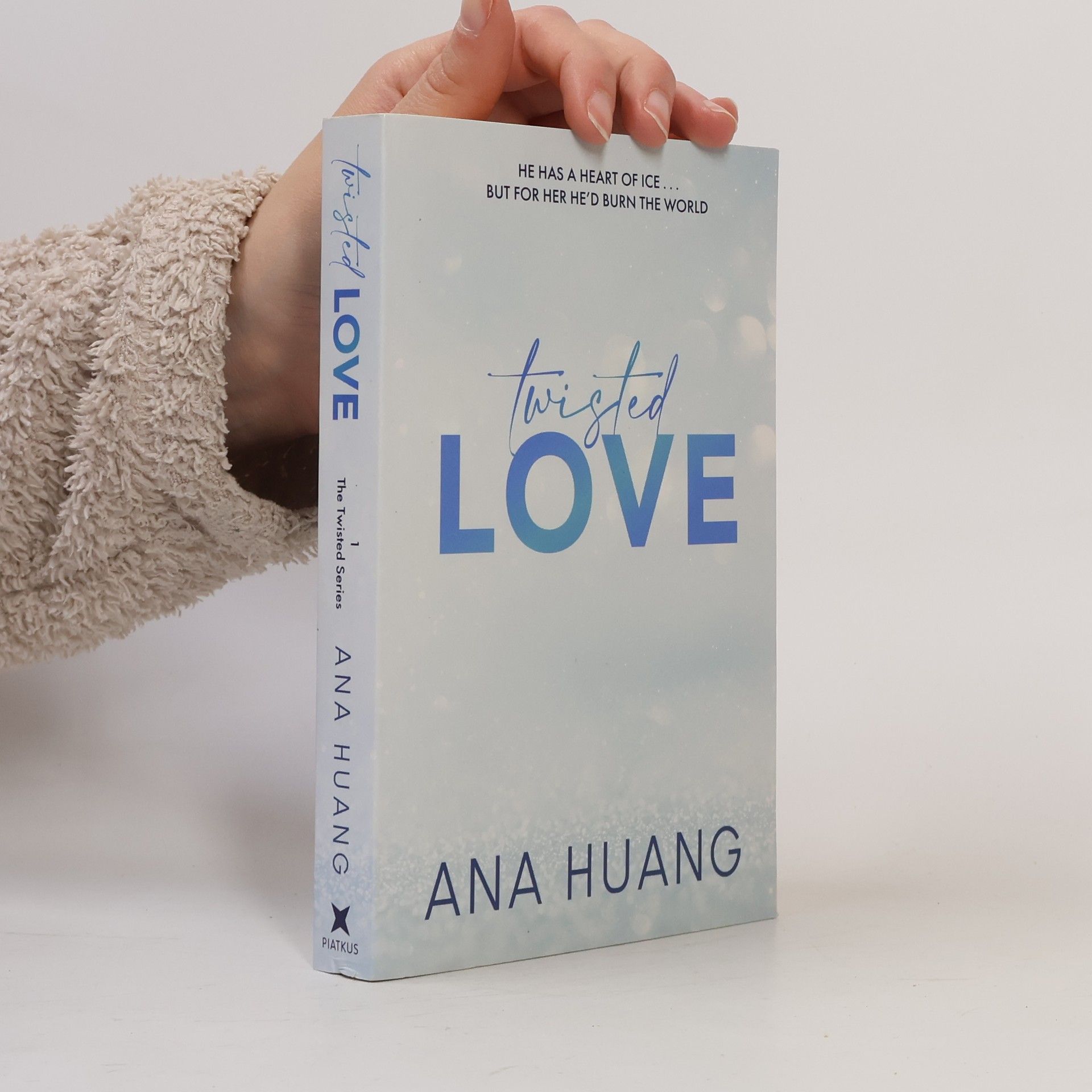 Ana Huang Twisted love. Twisted book one