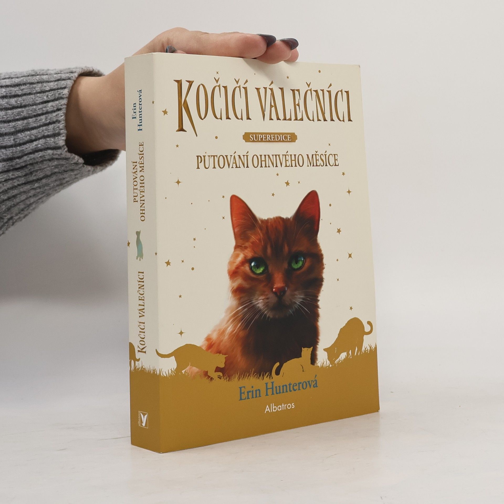 Erin Hunter Putování Ohnivého měsíce