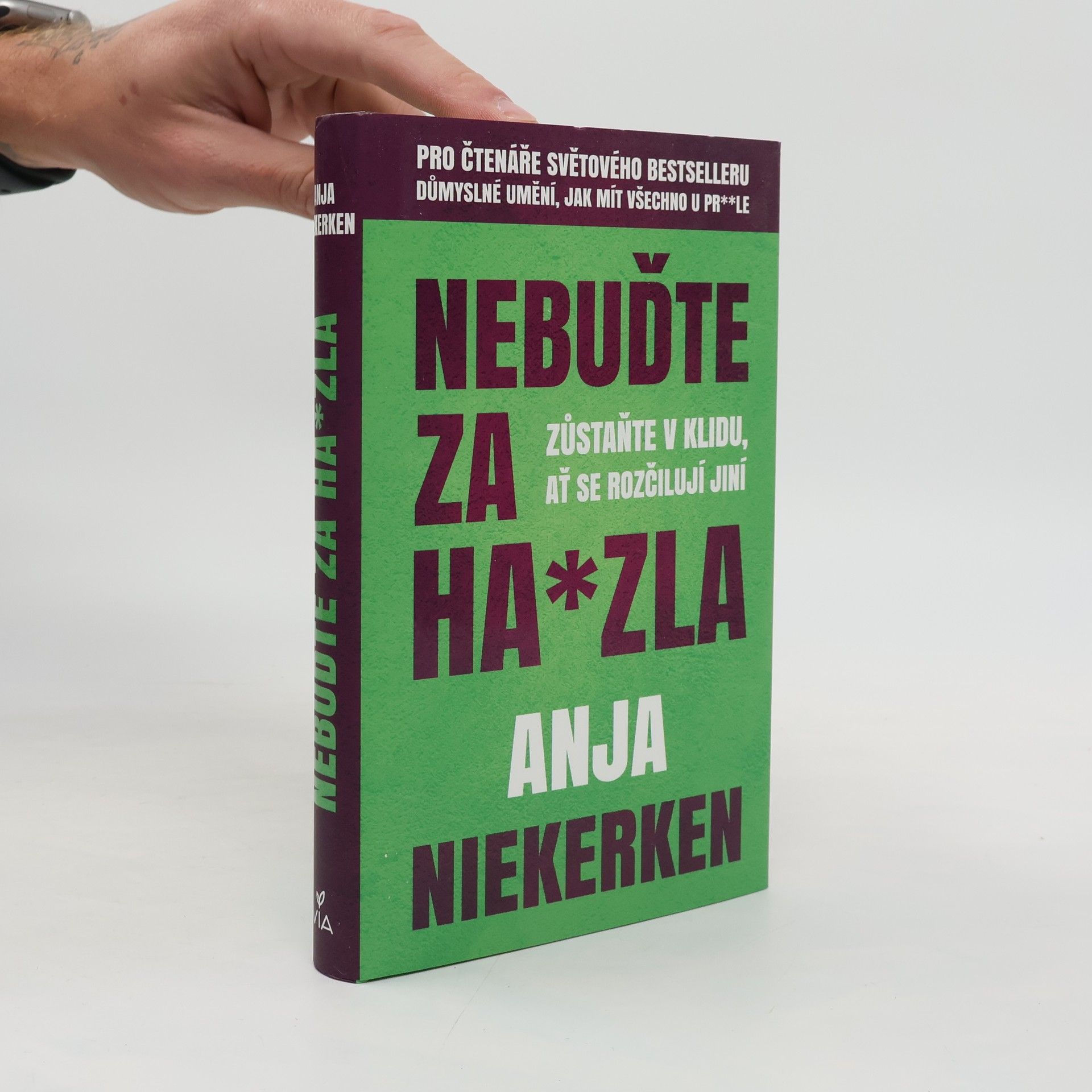 Anja Niekerken Nebuďte za ha*zla : zůstaňte v klidu, ať se rozčilují jiní