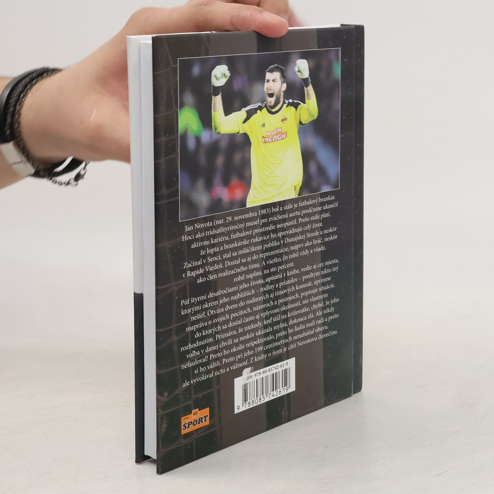 Bőd Titanilla Novota – Život v rukaviciach