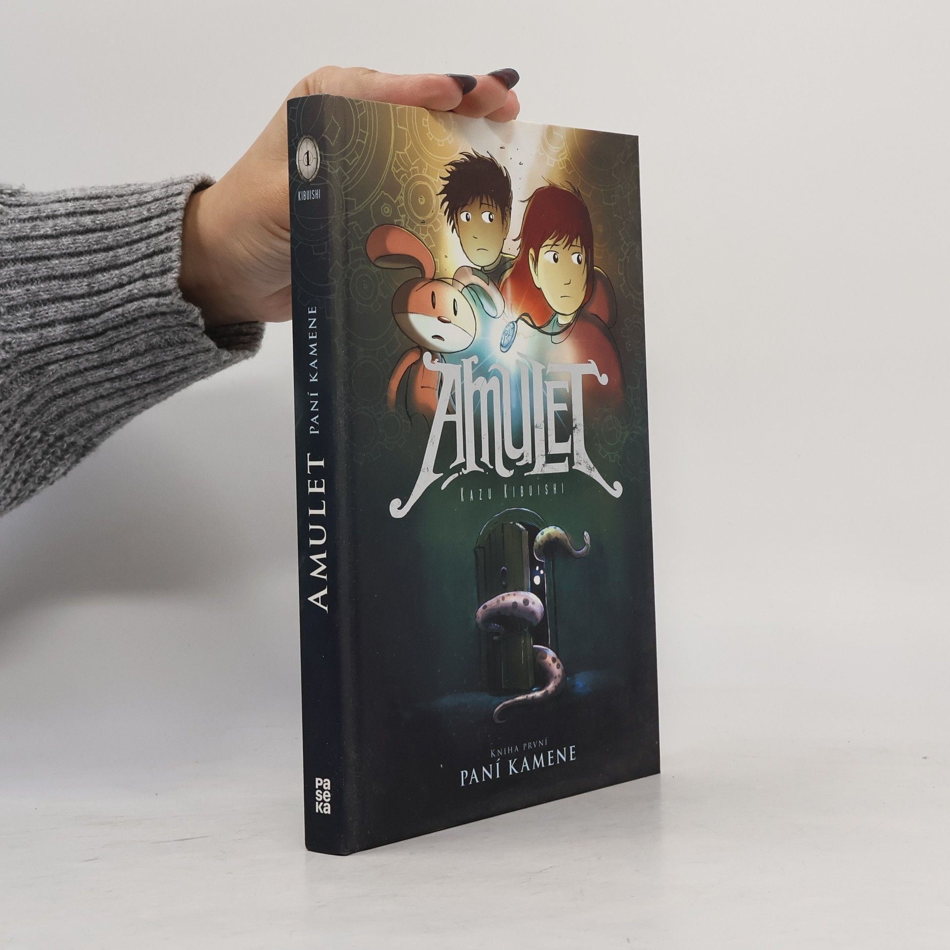 Kazu Kibuishi Paní kamene. Amulet. Kniha první