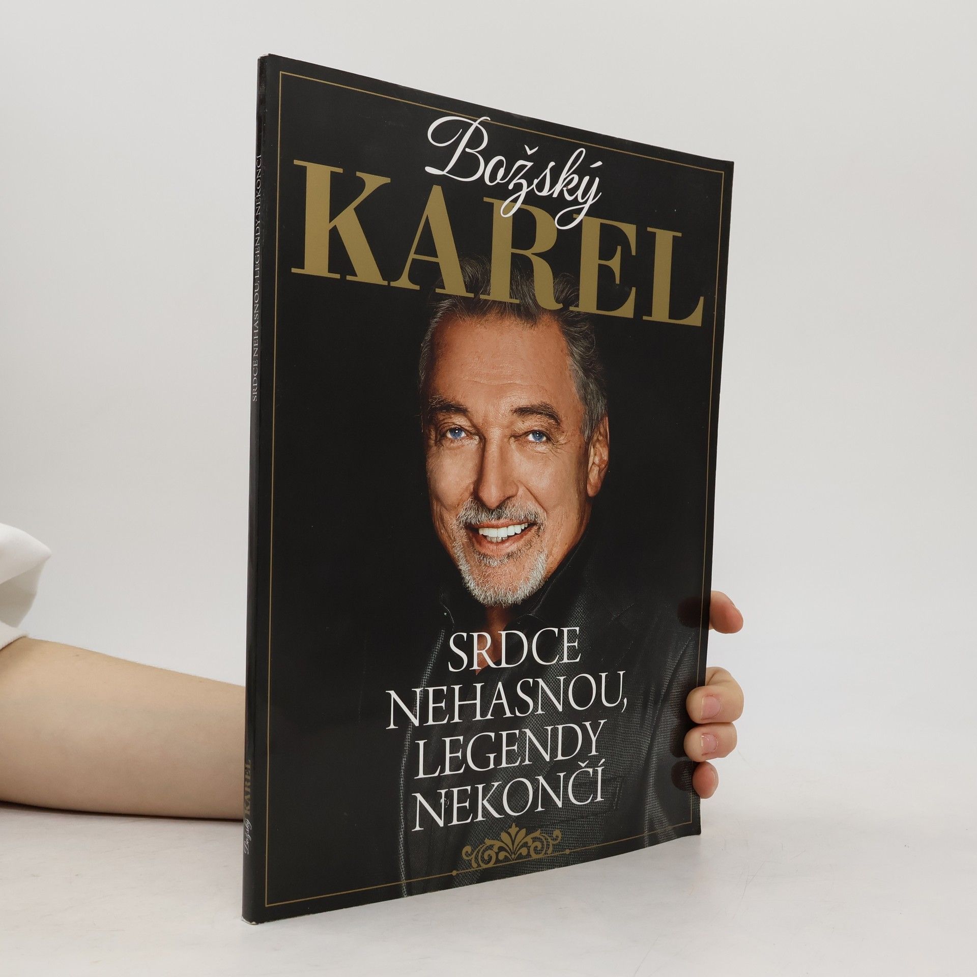 Marek Vejvoda Božský Karel: Srdce nehasnou, legendy nekončí