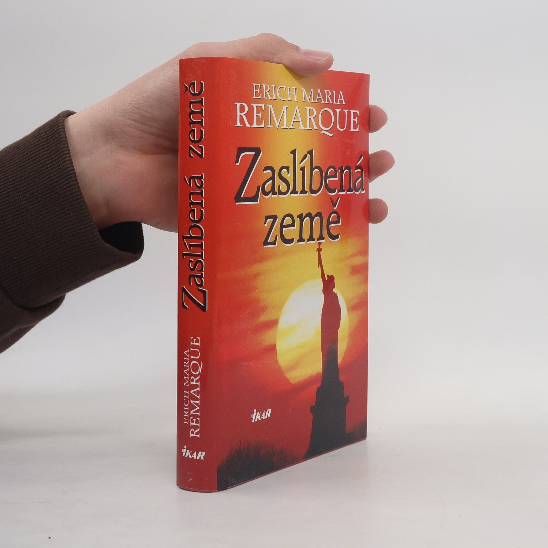 Erich Maria Remarque Zaslíbená země