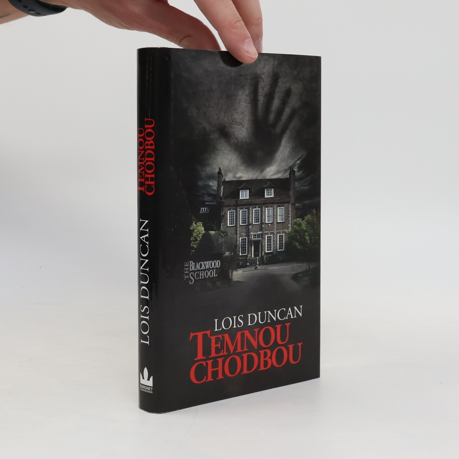 Lois Duncan Temnou chodbou