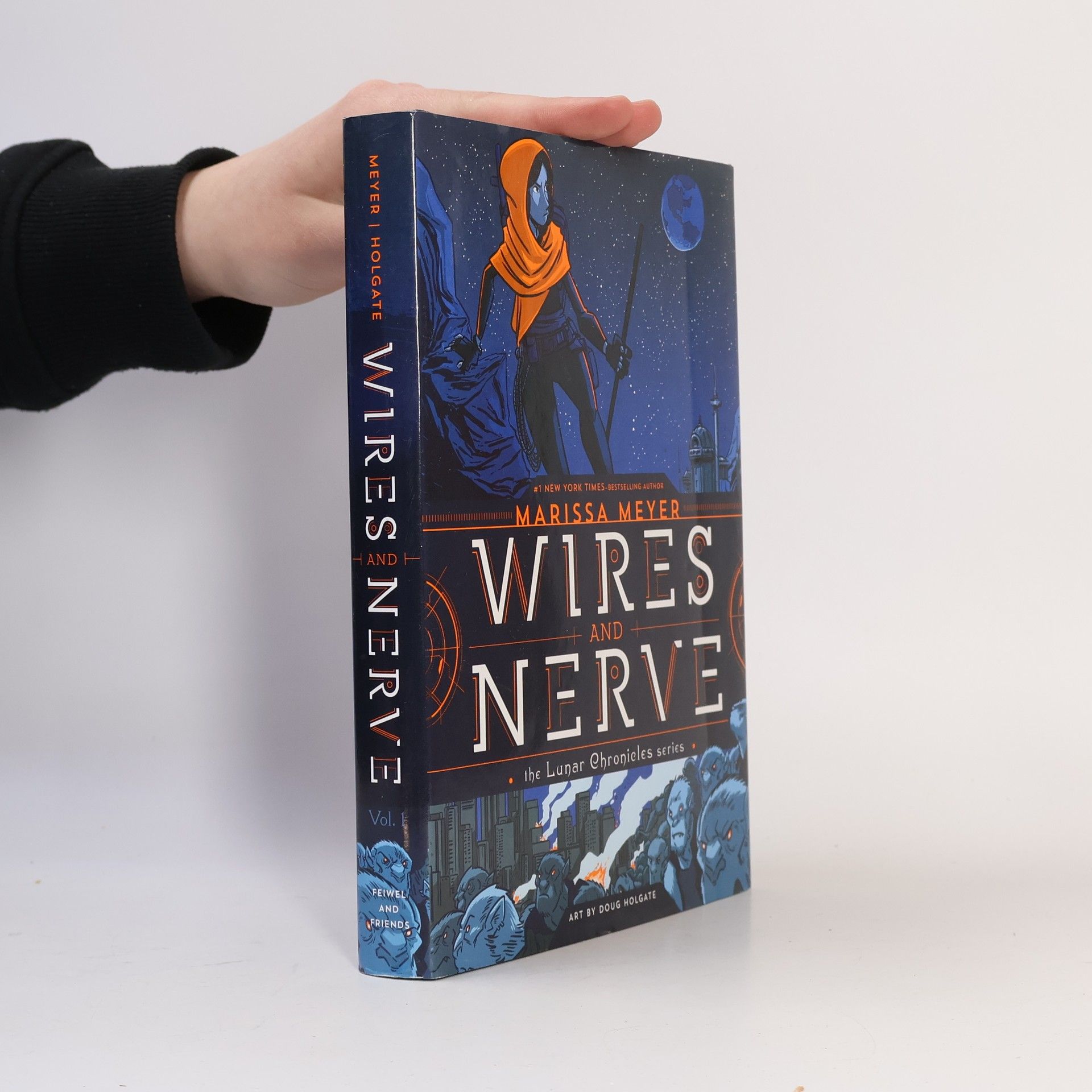 Marissa Meyer Wires and Nerve. Volume 1