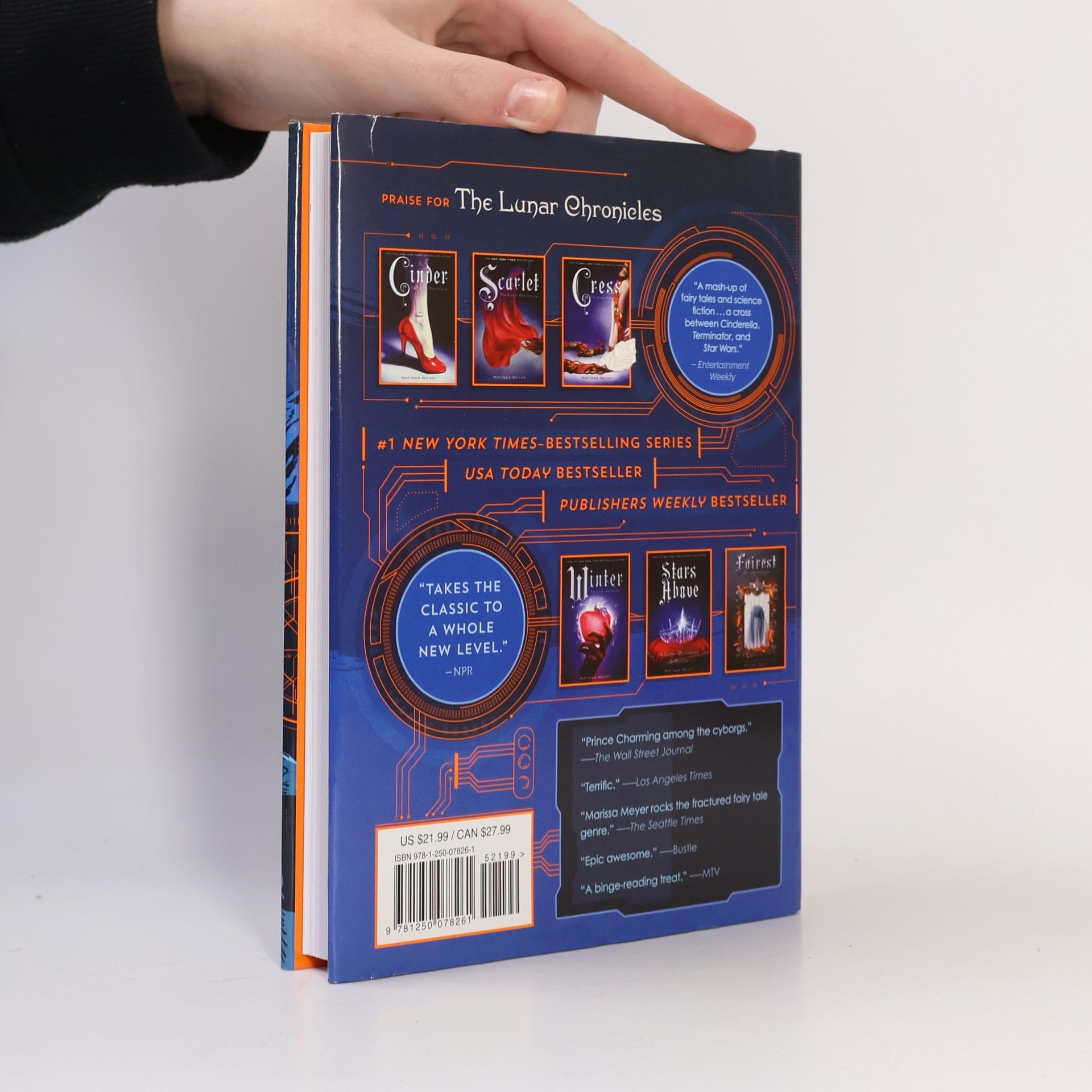 Marissa Meyer Wires and Nerve. Volume 1