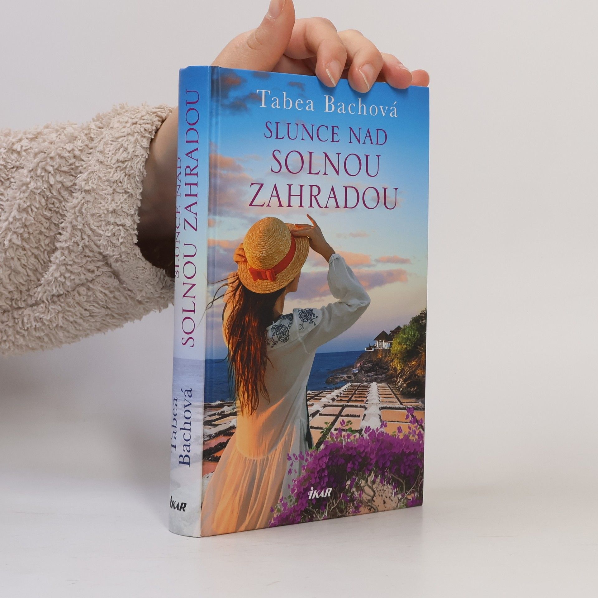 Tabea Bach Slunce nad solnou zahradou