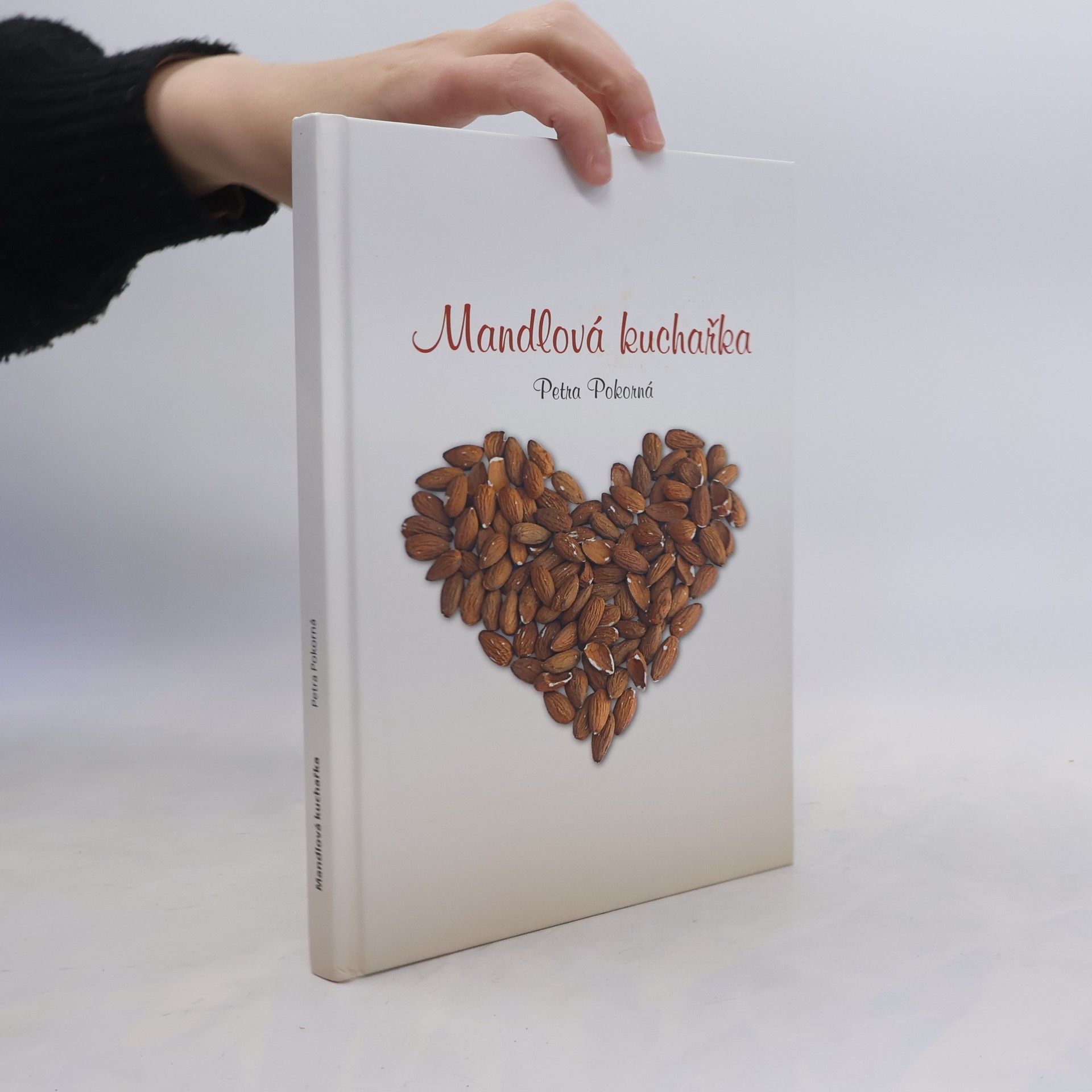 Petra Pokorná Mandlová kuchařka : více než osmdesát receptů a návodů na mandlové dobroty, vše o mandloních, mandlích a taky něco o Hustopečích