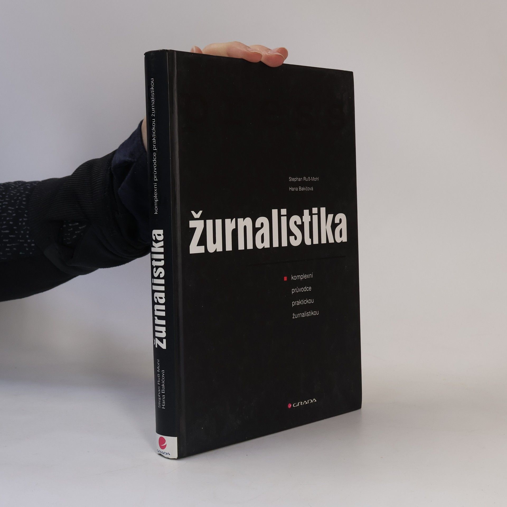 Stephan Ruß-Mohl Žurnalistika : komplexní průvodce praktickou žurnalistikou