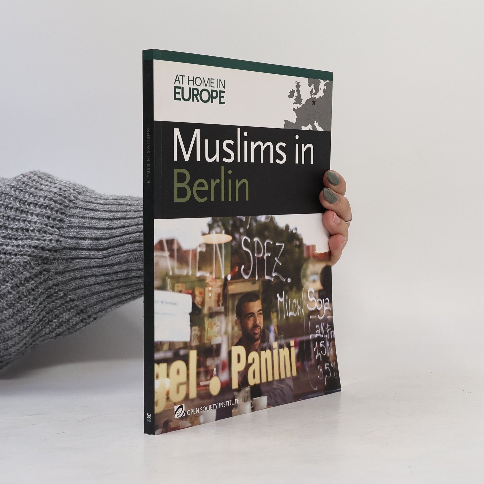 Various authors Muslims in Berlin