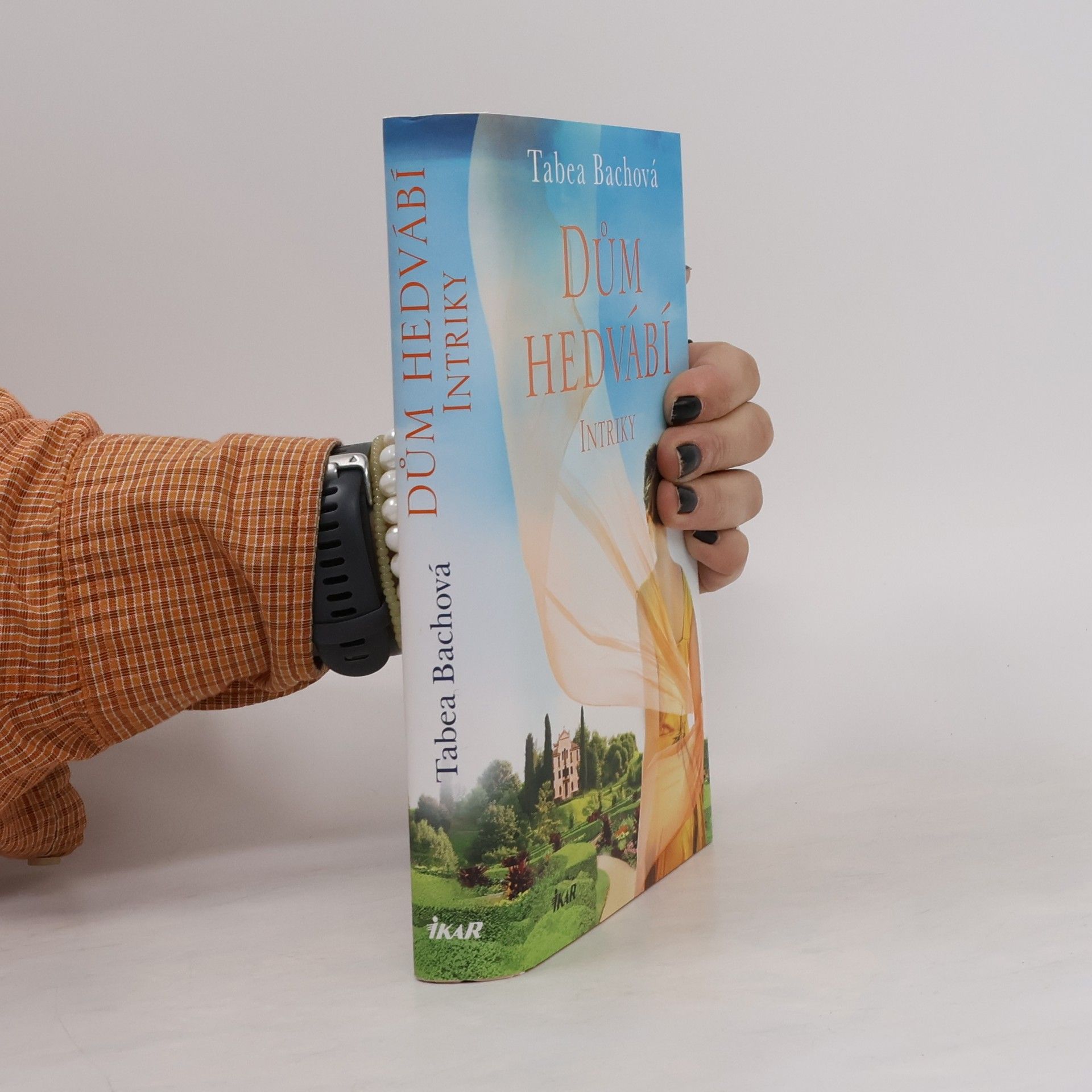 Tabea Bach Dům hedvábí : Intriky