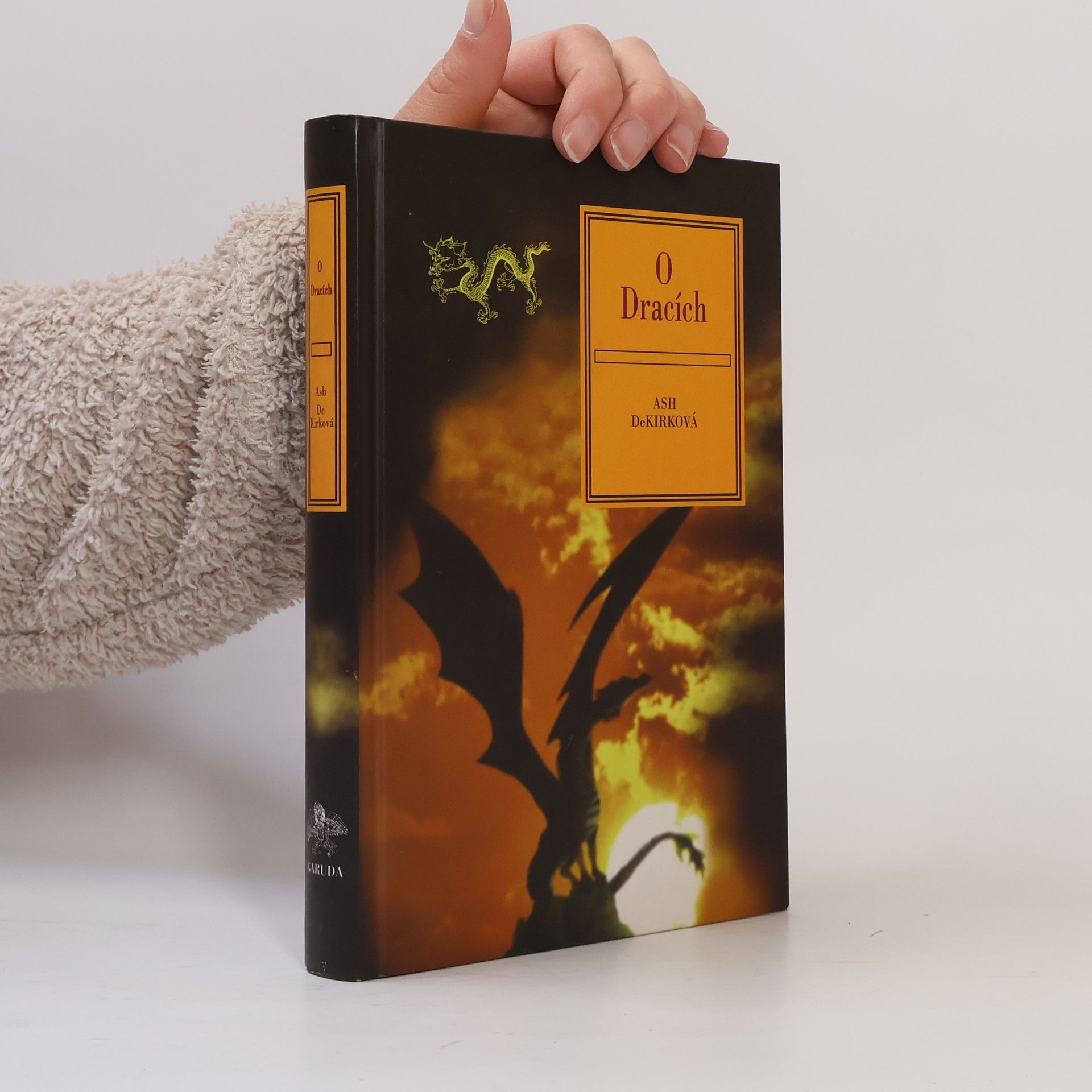 Ashley DeKirk O dracích