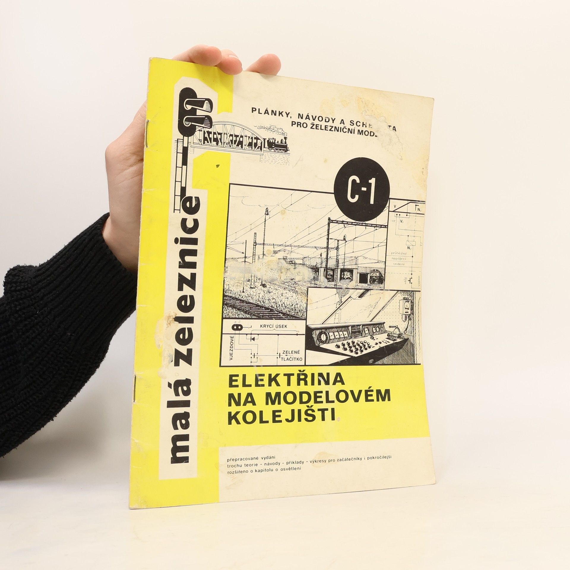 Kolektiv autorů Malá železnice C-1. Plánky, návody a schemata pro železniční modeláře. Elektřina na modelovém kolejišti
