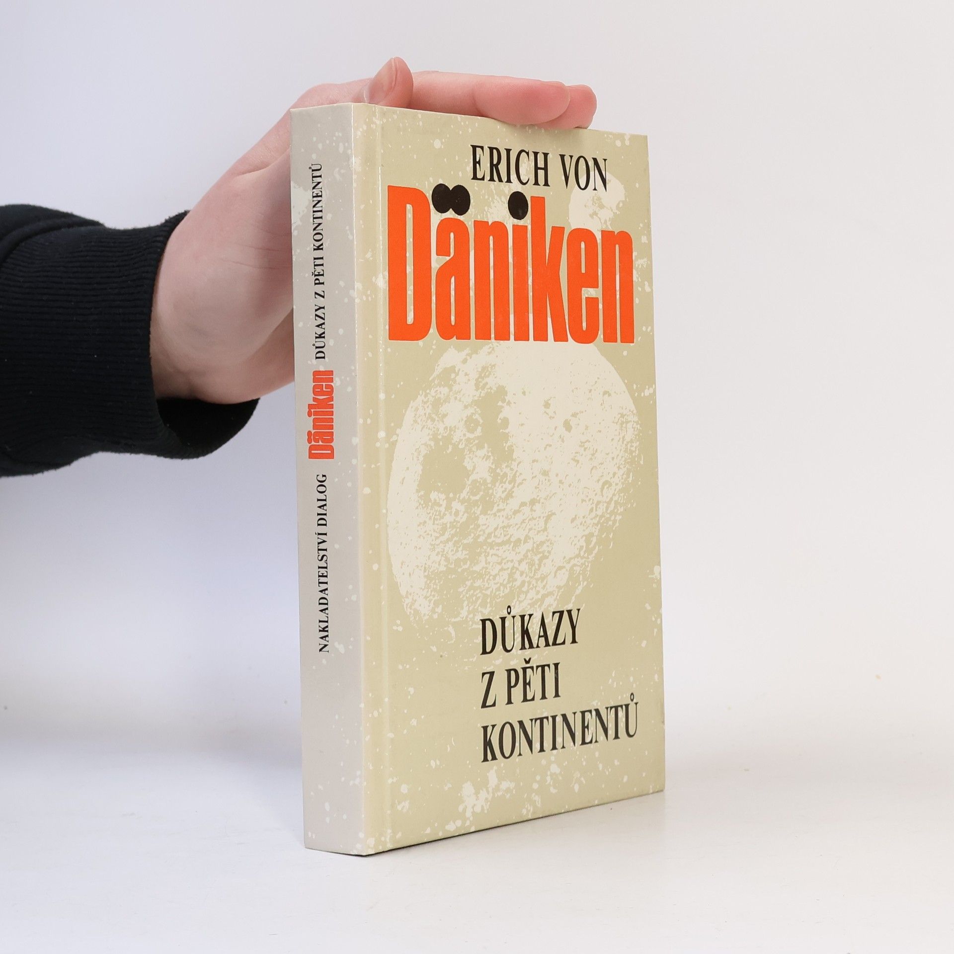 Erich von Däniken Důkazy z pěti kontinentů