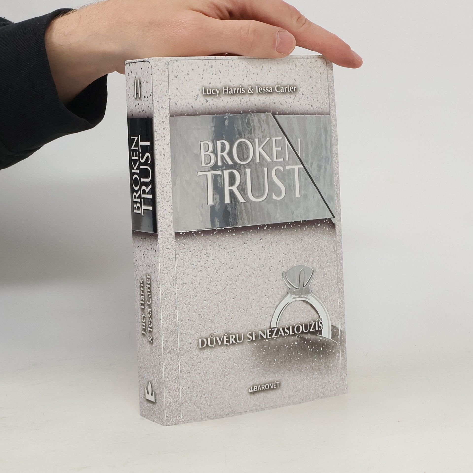 Michaela Faktorová Broken Trust: Důvěru si nezasloužíš