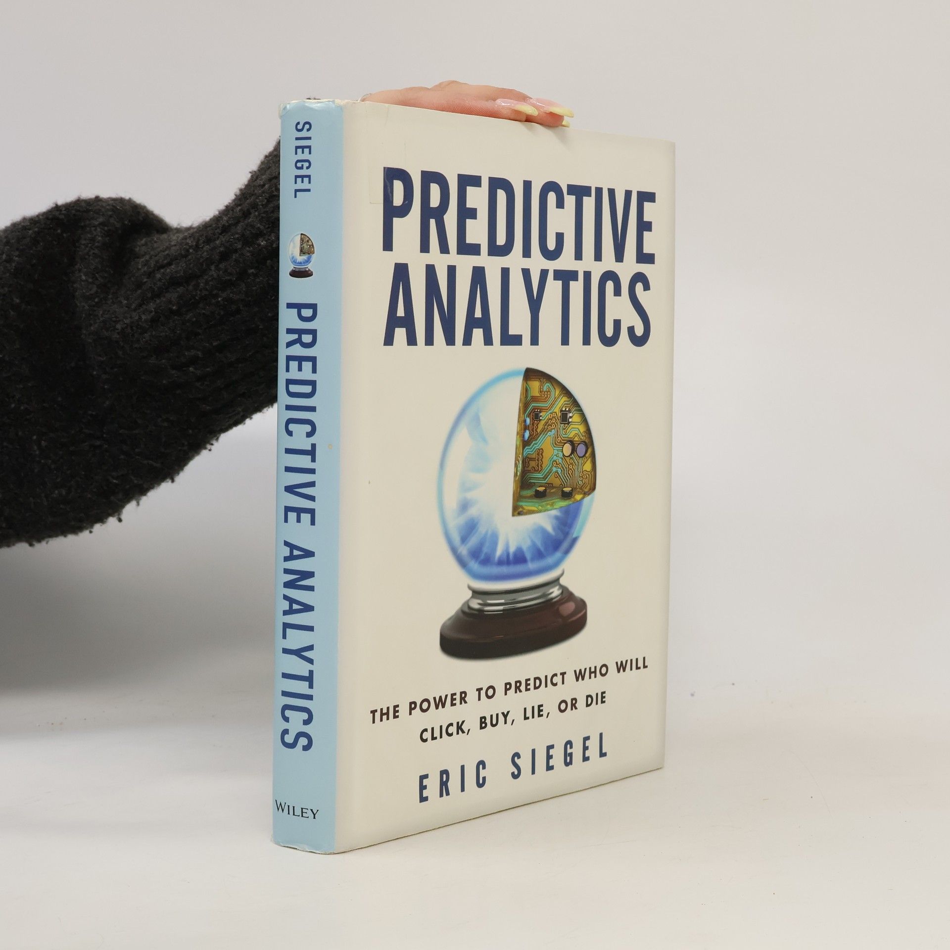 Thomas H. Davenport Predictive analytics : the power to predict who will click, buy, lie, or die
