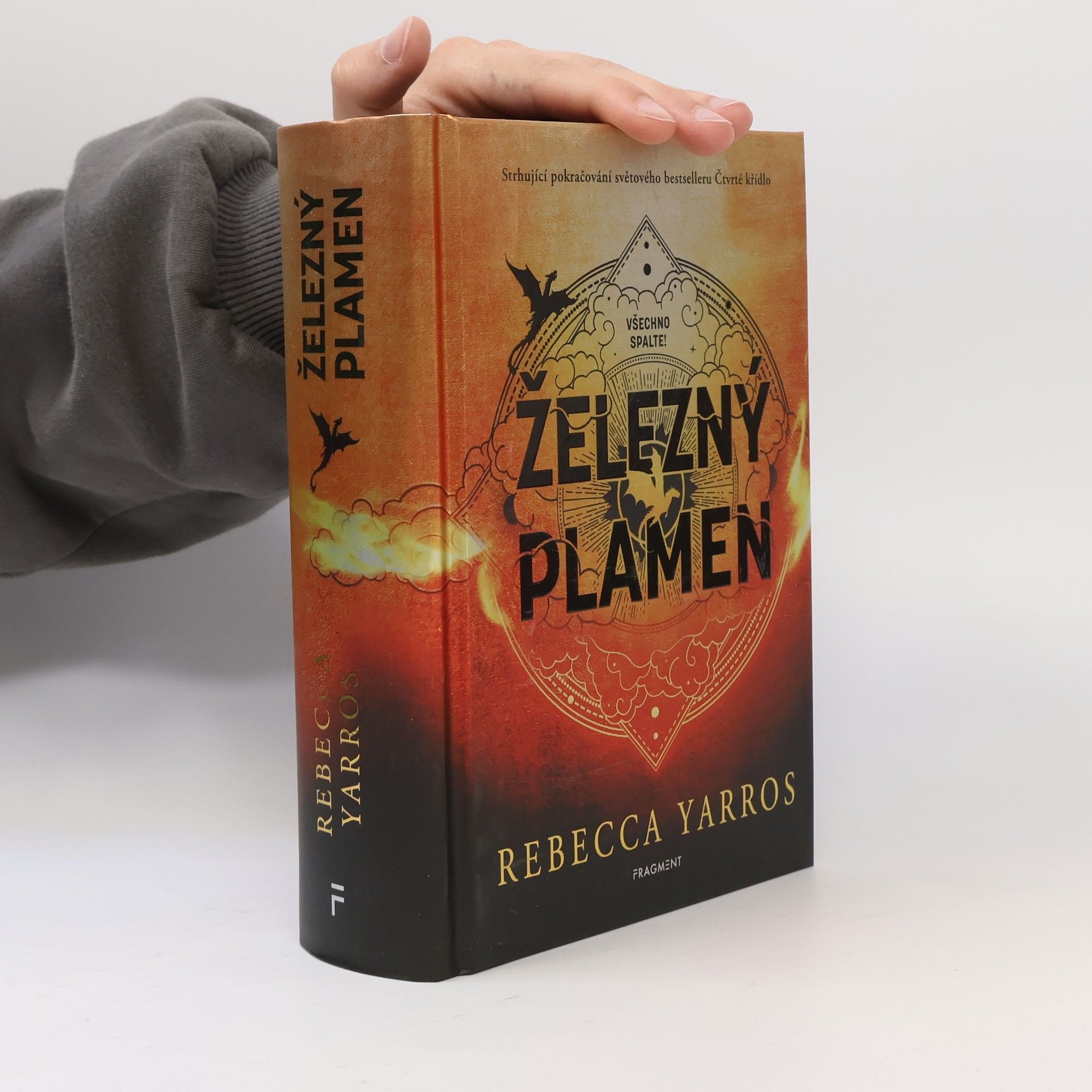 Rebecca Yarros Železný plamen