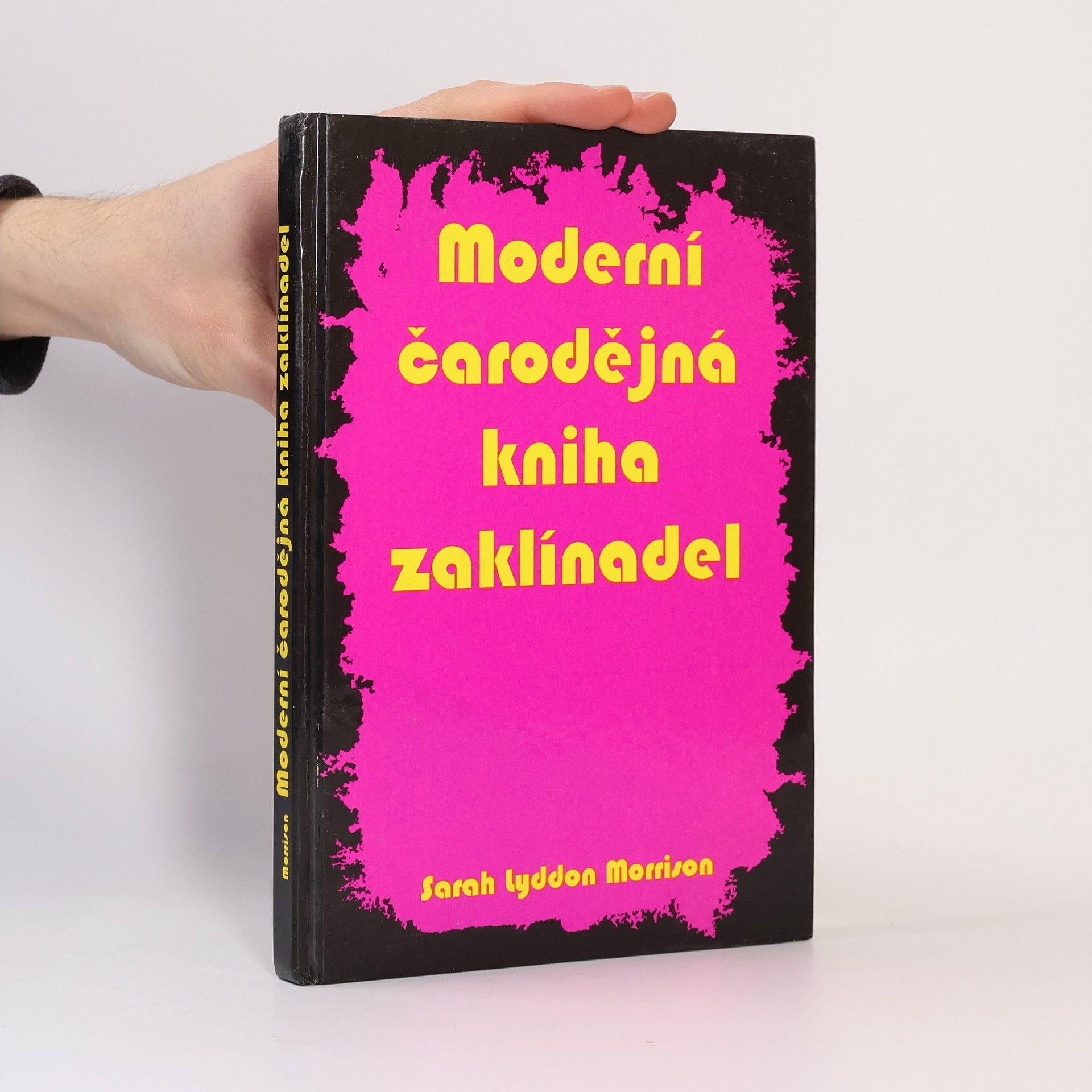 Moderní čarodějná kniha zaklínadel