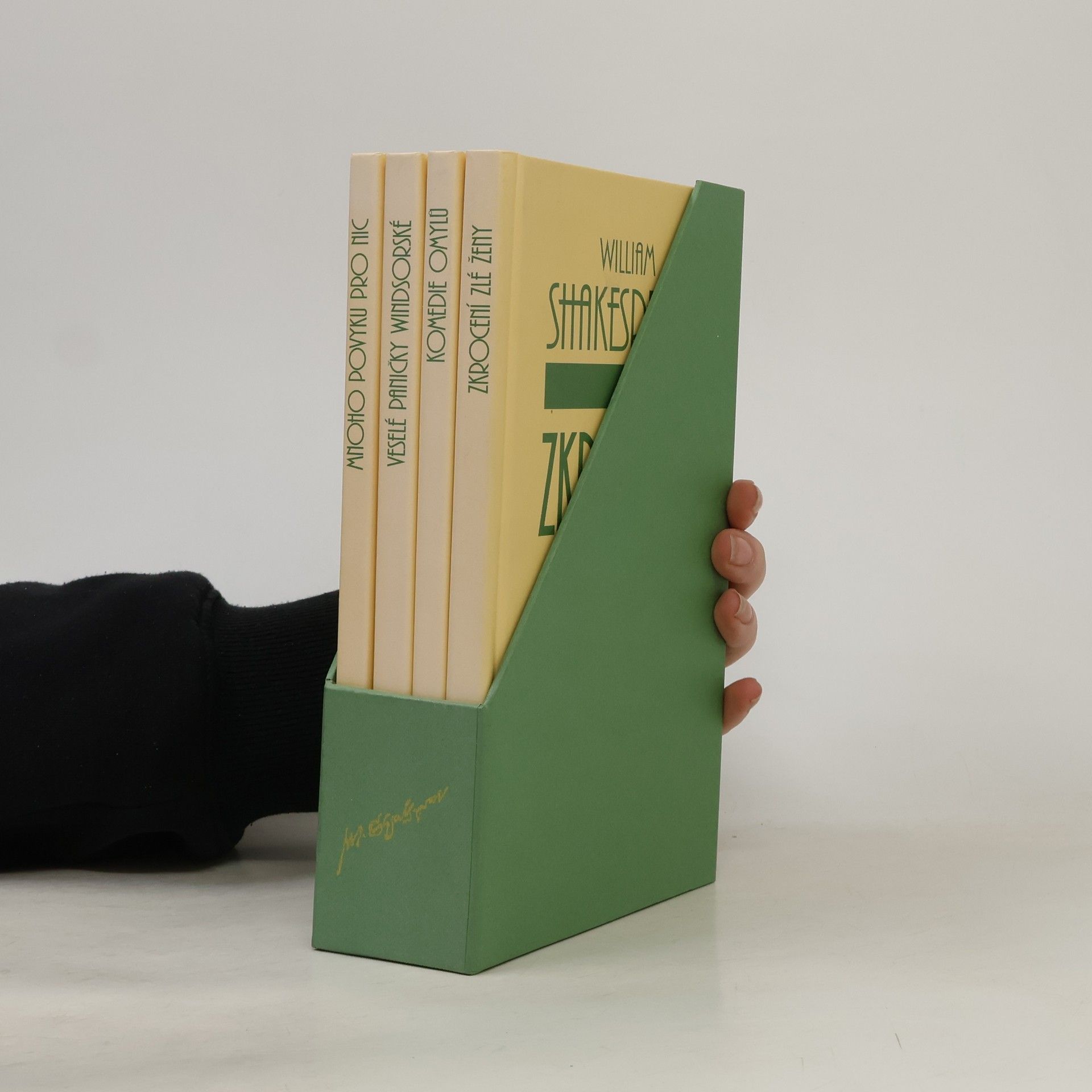 William Shakespeare Zkrocení zlé ženy / Komedie omylů / Veselé paničky windsorské / Mnoho povyku pro nic (4 svazky, box)