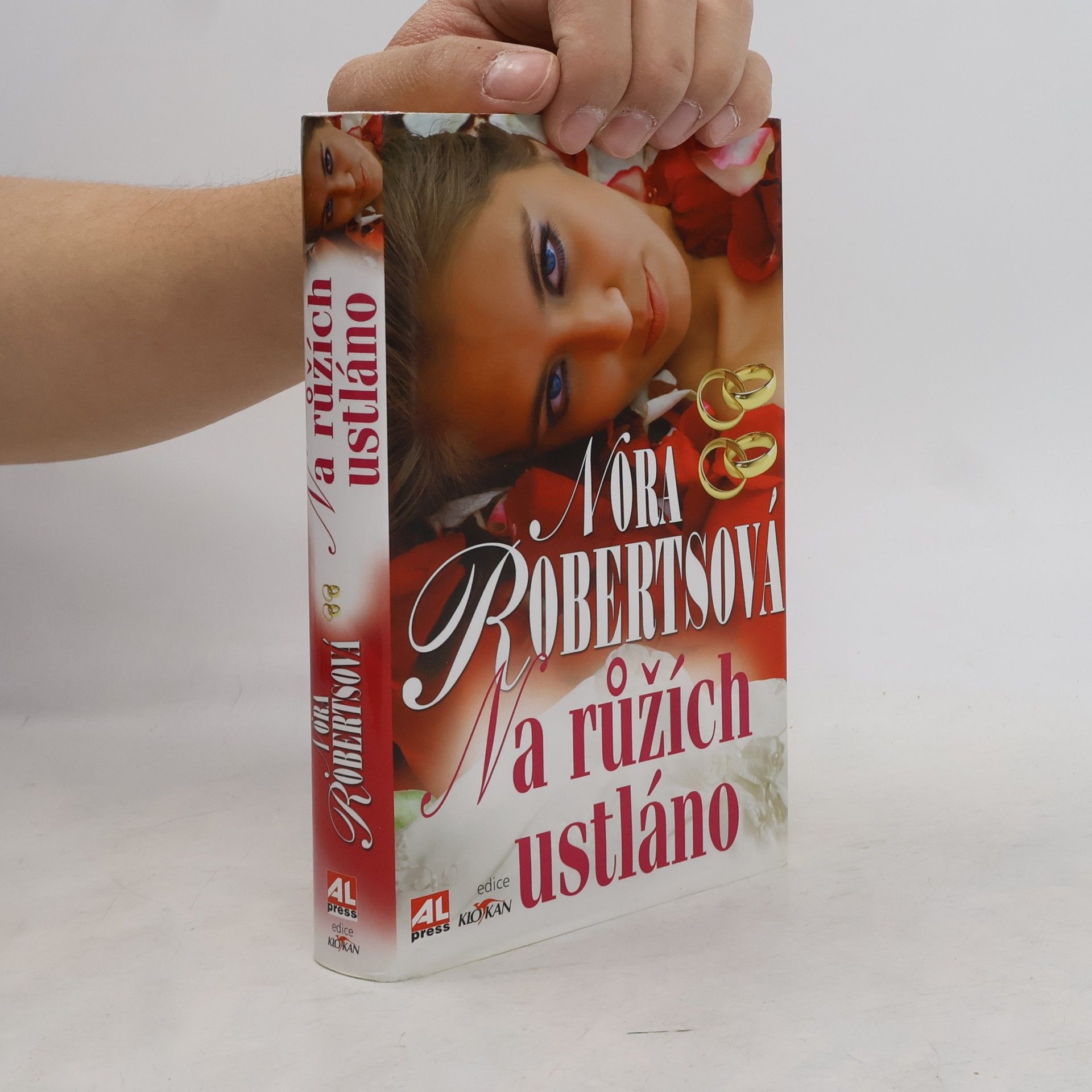 Nora Roberts Na růžích ustláno