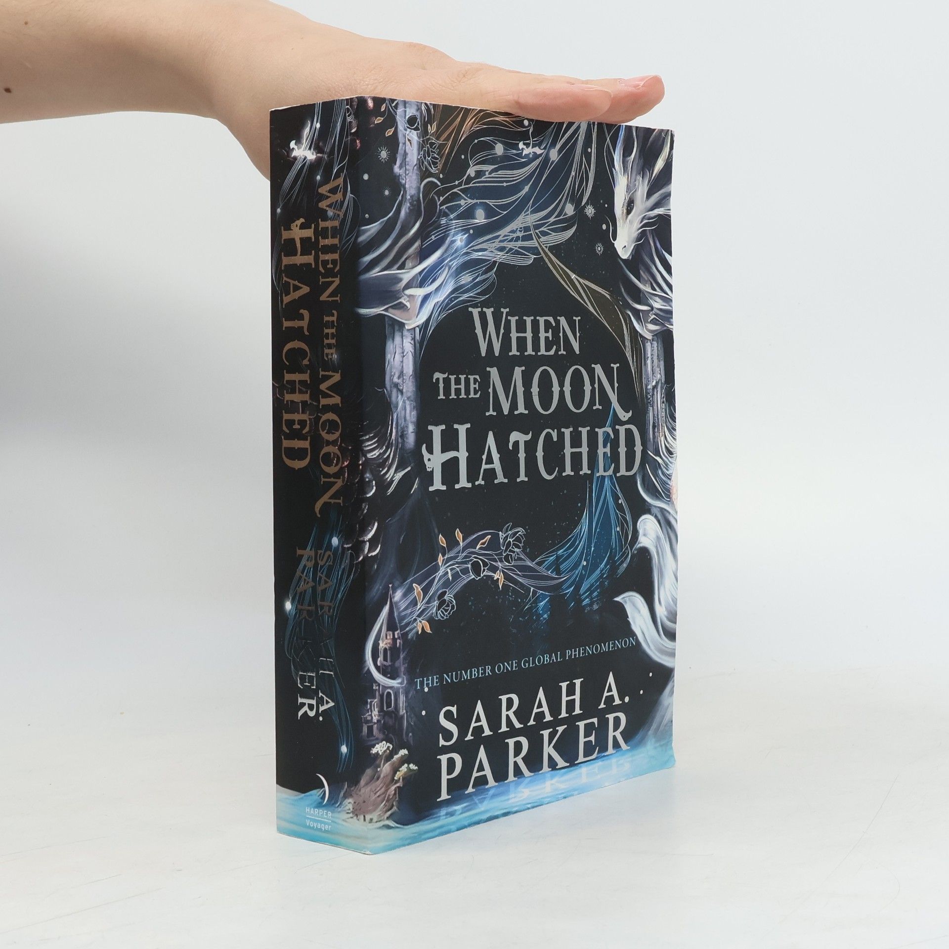 Sarah A. Parker When the Moon Hatched (The Moonfall Series, Book 1)