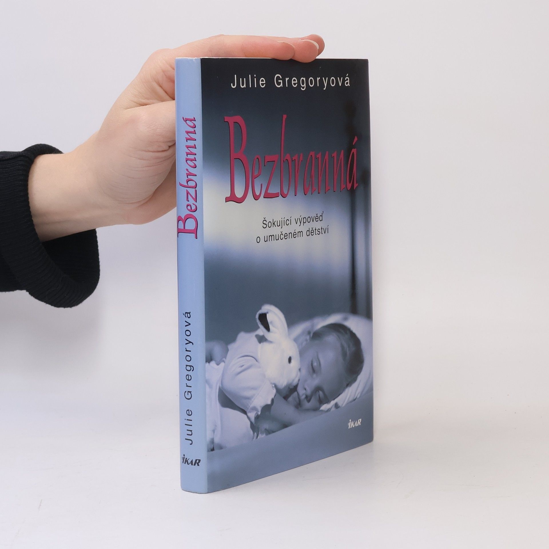 Julie Gregory Bezbranná. Šokující výpověď o umučeném dětství