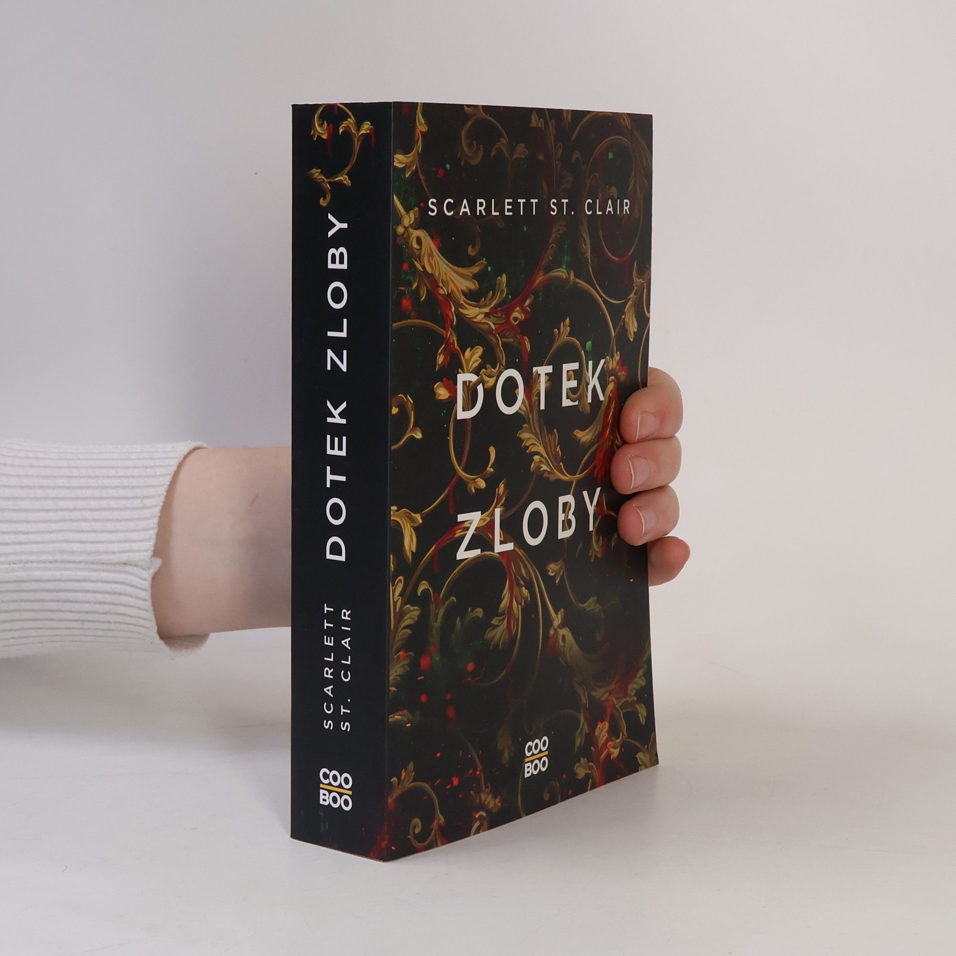 Scarlett St. Clair Dotek zloby