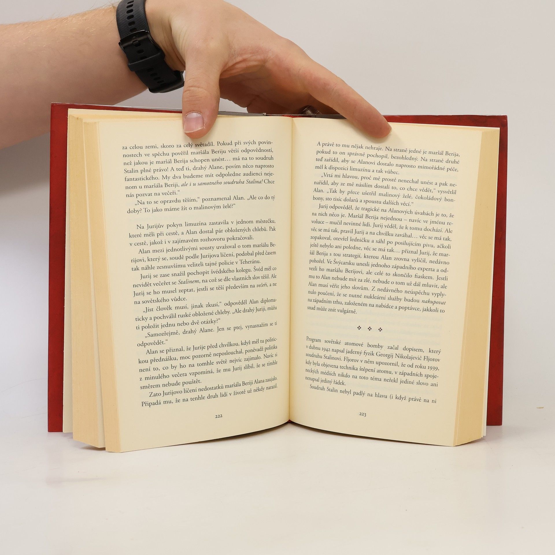 Jonas Jonasson Stoletý stařík, který vylezl z okna a zmizel