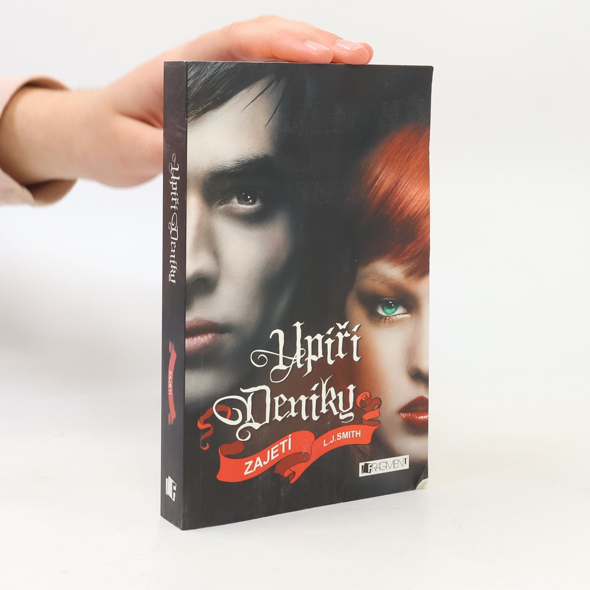 Lisa J. Smith Upíří deníky. Zajetí
