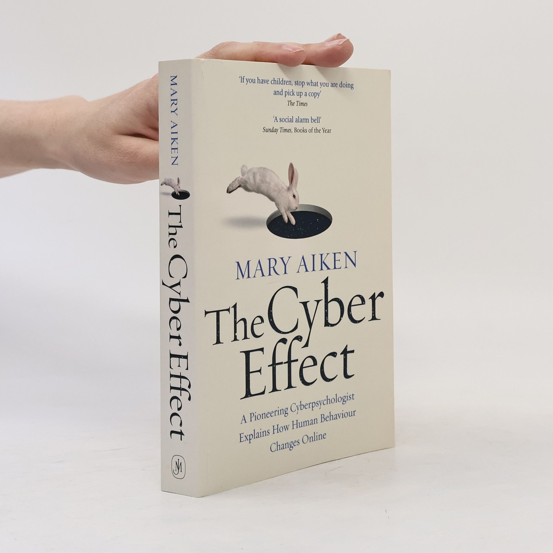 Mary Aiken The cyber effect: A pioneering cyberpsychologist explains how human behavior changes online