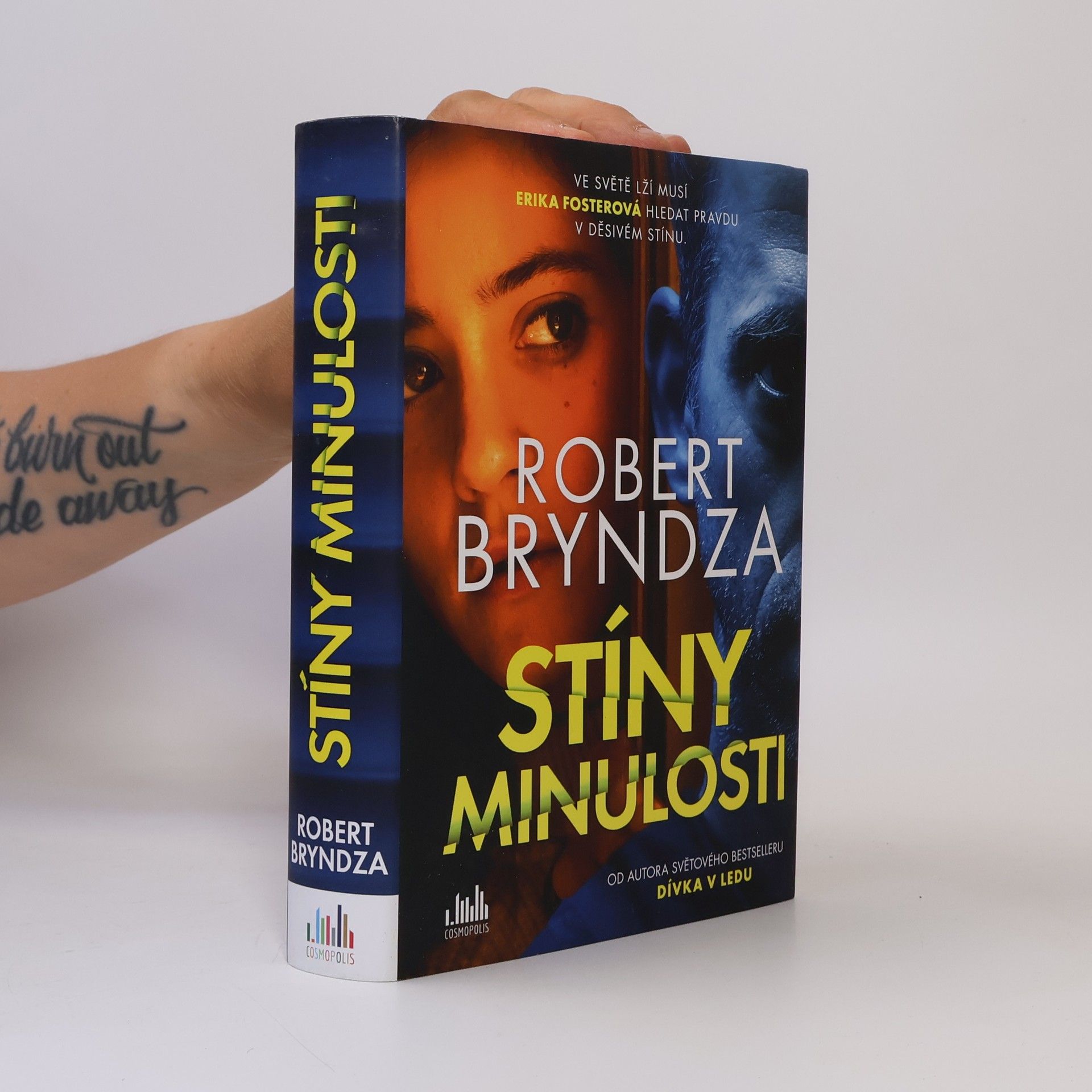 Stíny minulosti
