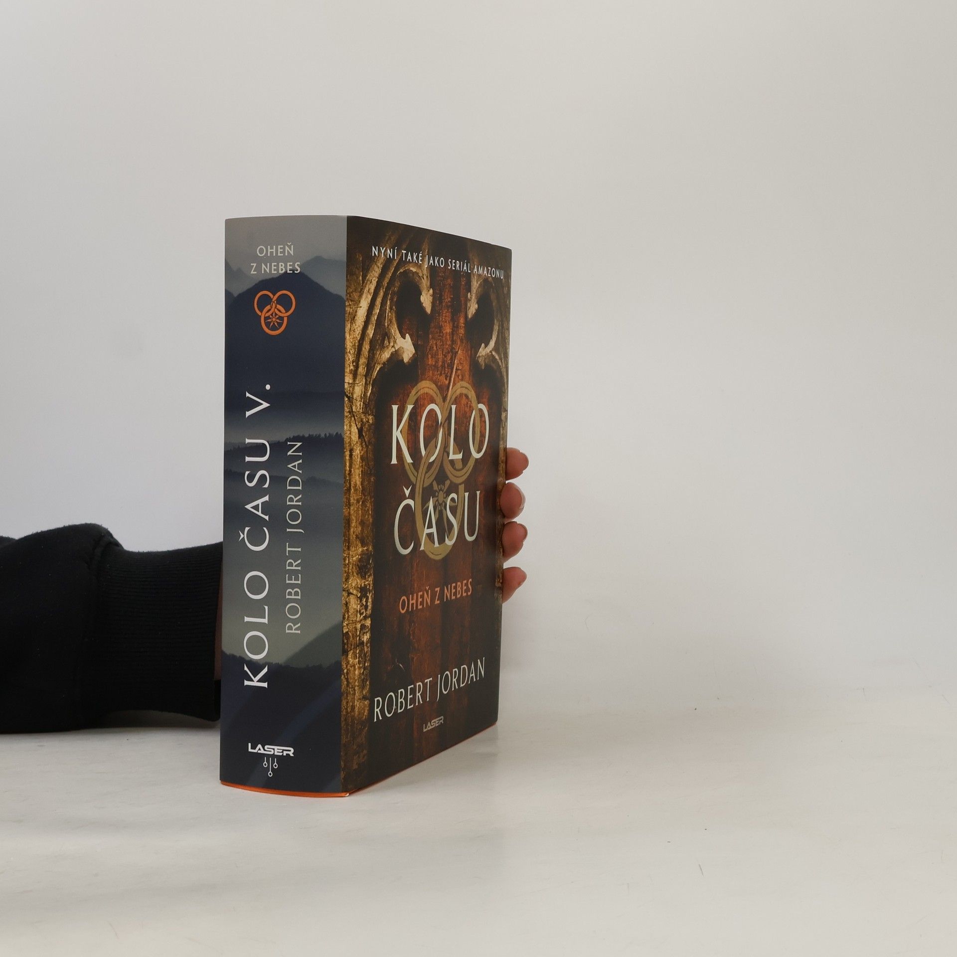 Robert Jordan Kolo času V. Oheň z nebes