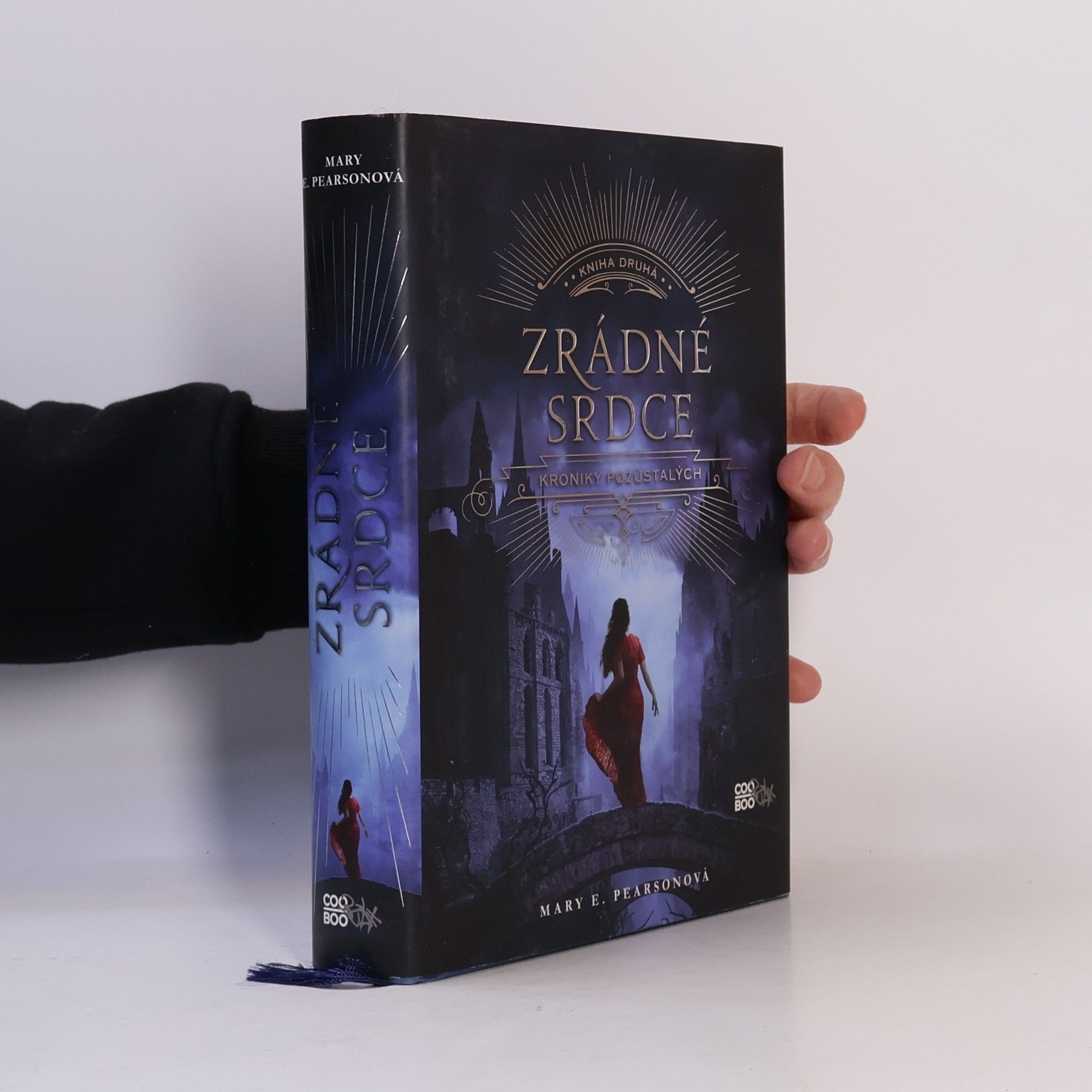 Mary E. Pearson Zrádné srdce. Kroniky pozůstalých. Kniha druhá