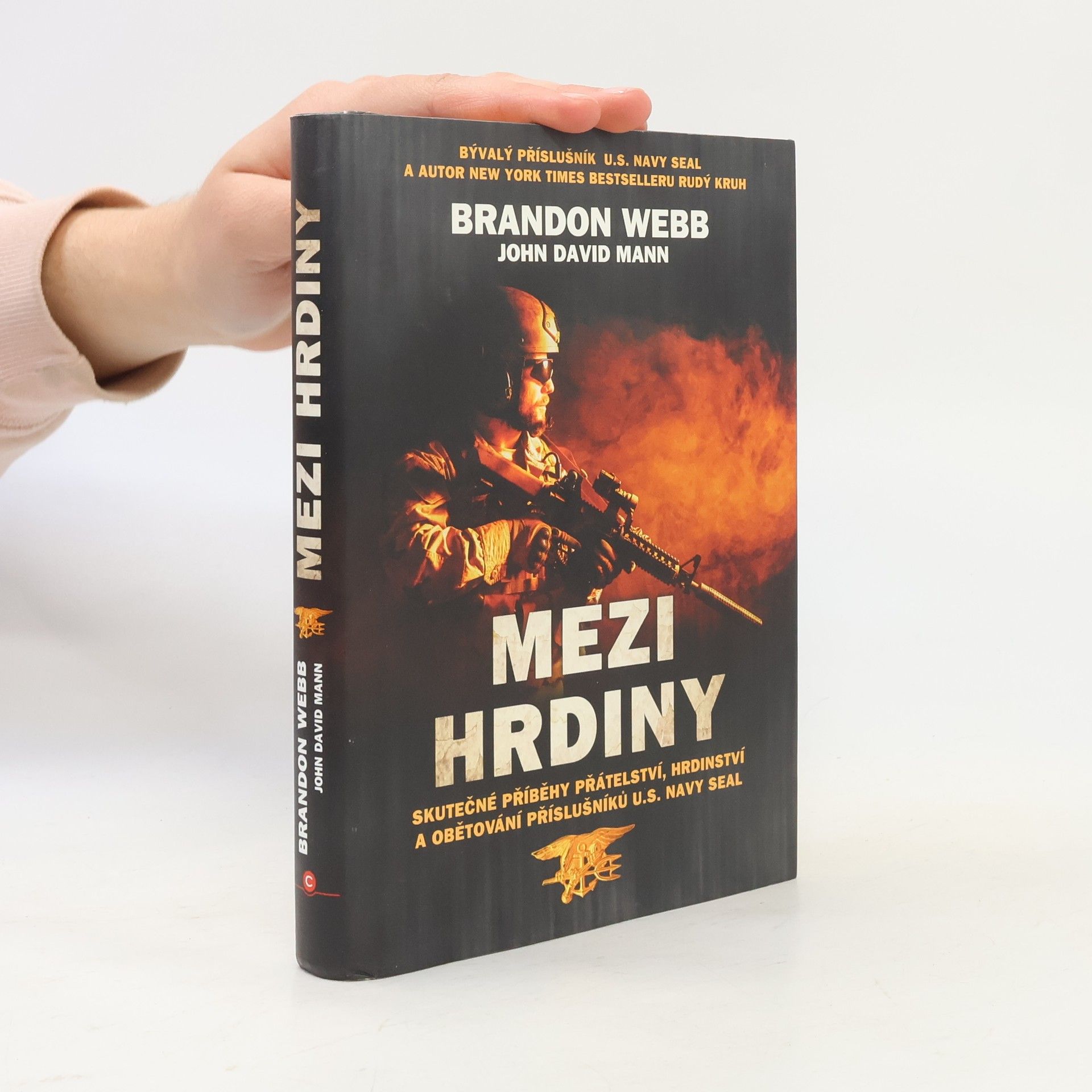 Mezi hrdiny : skutečné příběhy přátelství, hrdinství a obětování příslušníků U.S. Navy SEAL