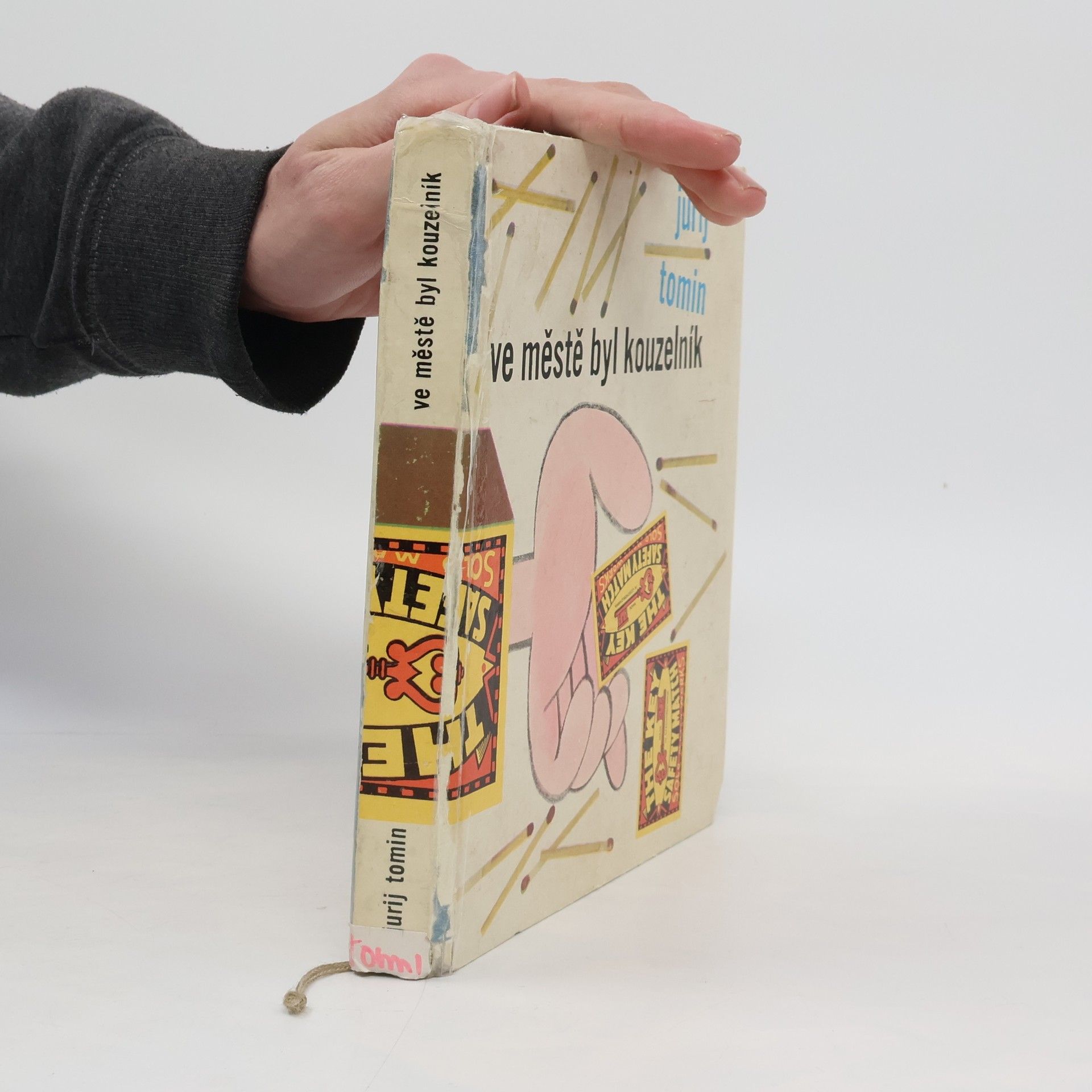 Jurij Gennadijevič Tomin Ve městě byl kouzelník