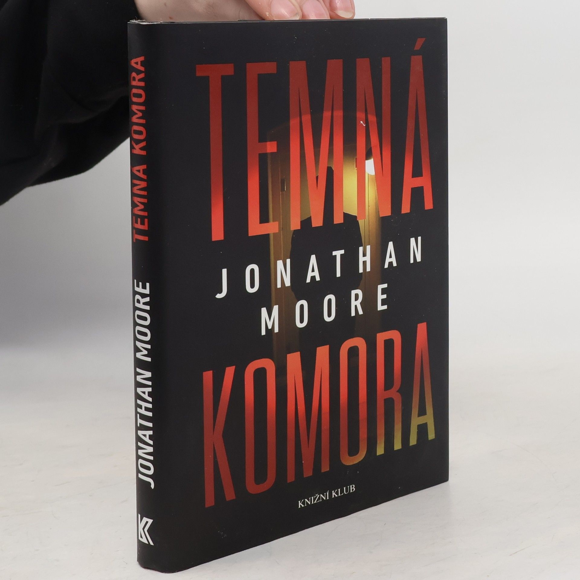Jonathan Moore Temná komora