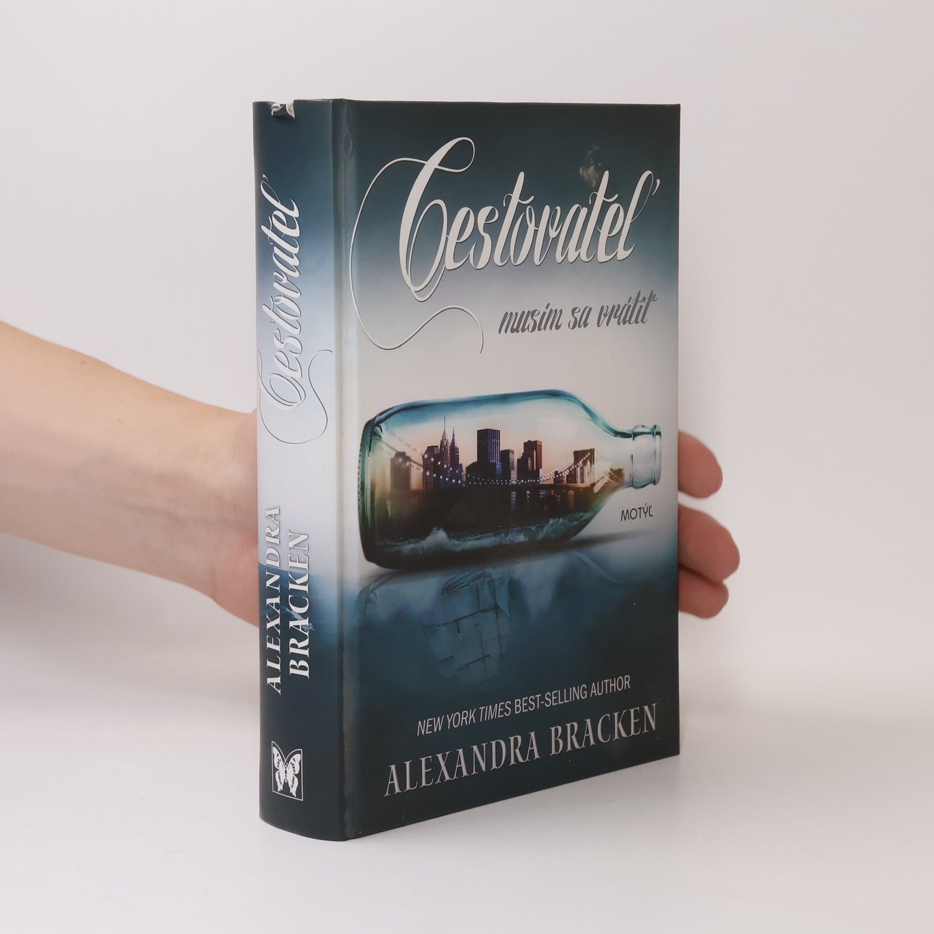 Alexandra Bracken Cestovateľ
