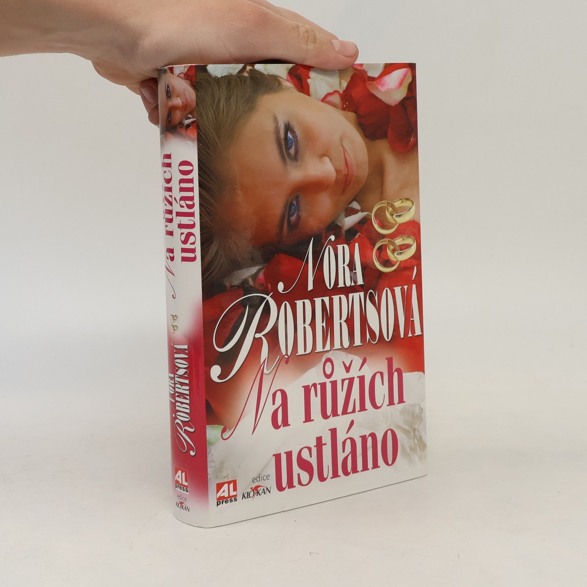 Nora Roberts Na růžích ustláno