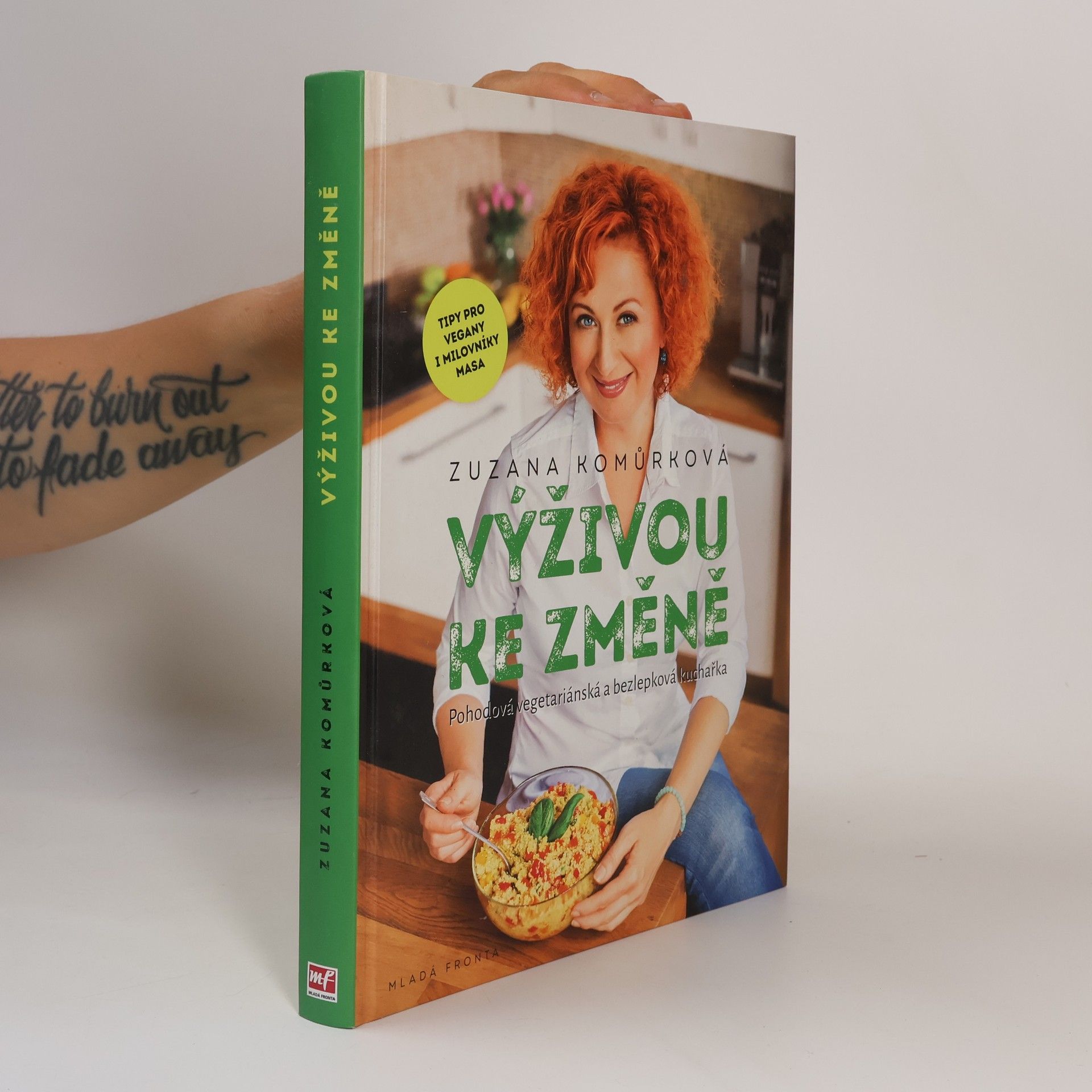 Zuzana Komůrková Výživou ke změně : pohodová vegetariánská a bezlepková kuchařka s tipy pro vegany i milovníky masa