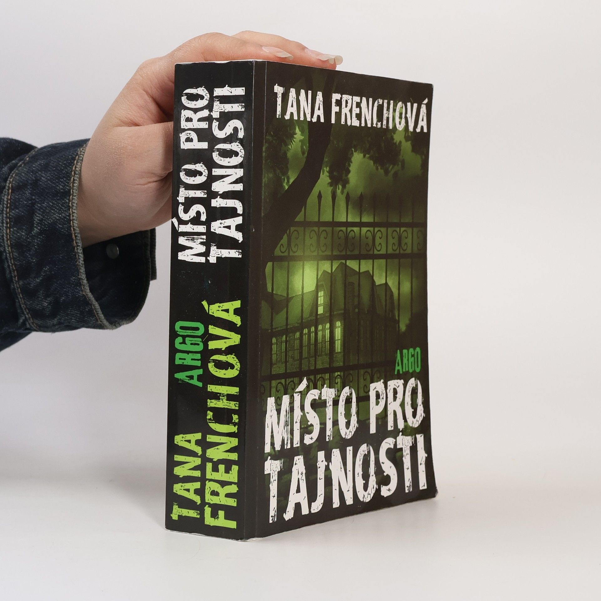 Tana French Místo pro tajnosti