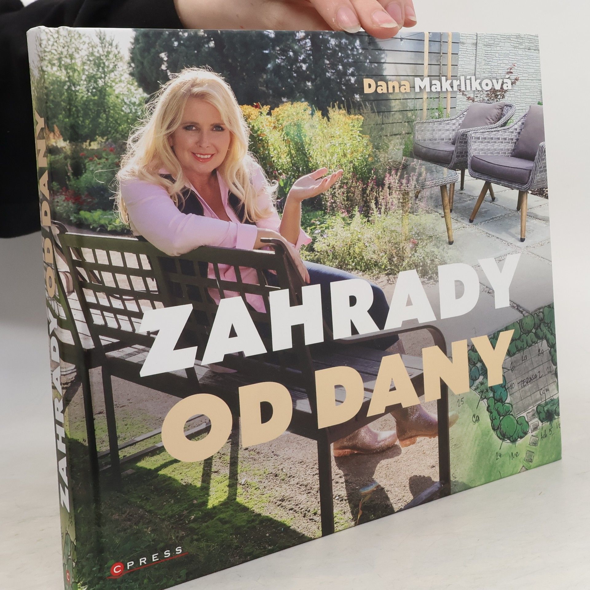 Dana Makrlíková Zahrady od Dany : naplánujte si zahradu krok za krokem