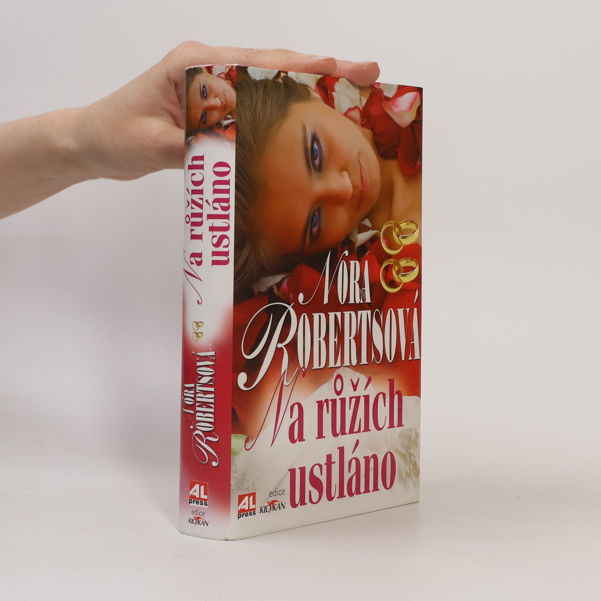 Nora Roberts Na růžích ustláno