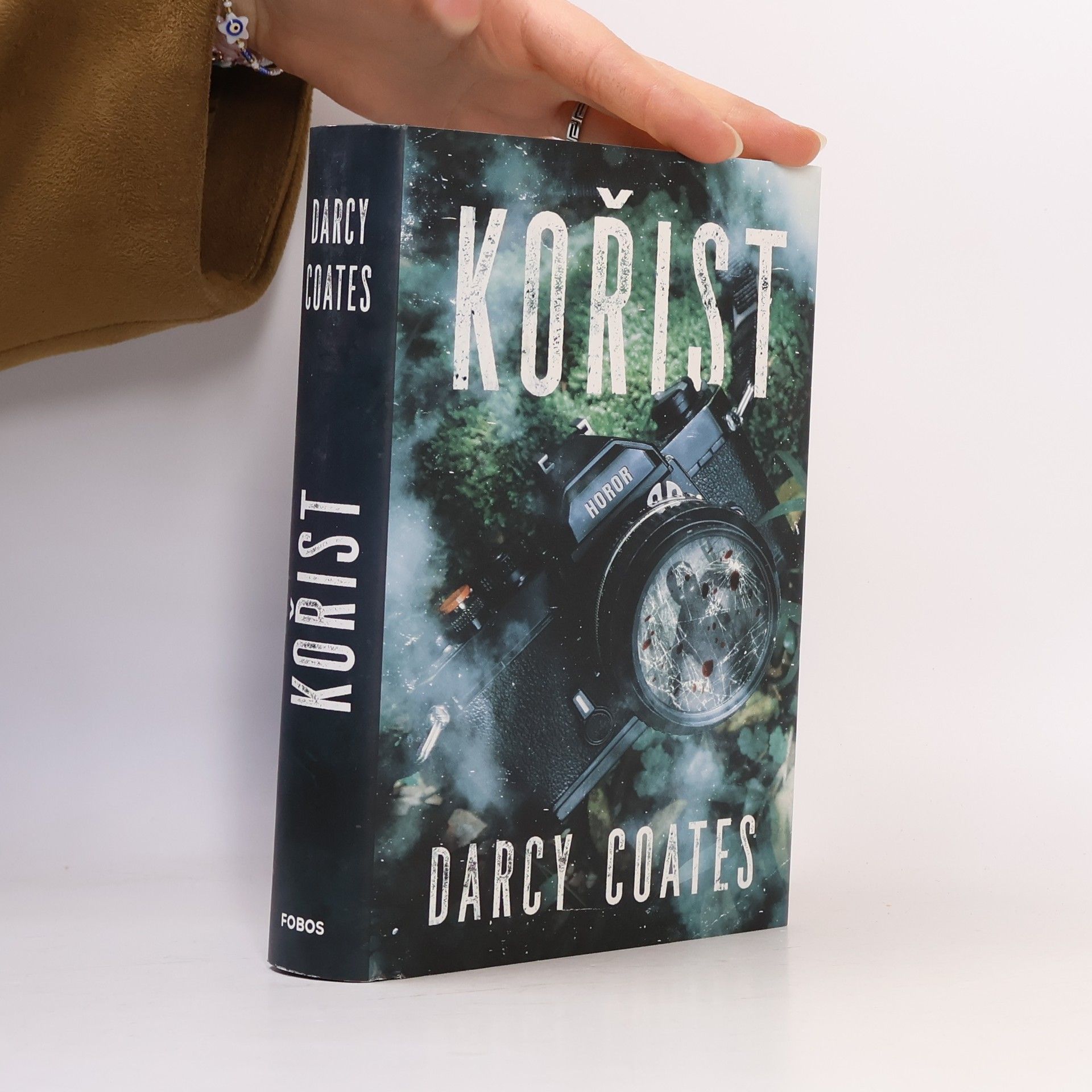 Darcy Coates Kořist