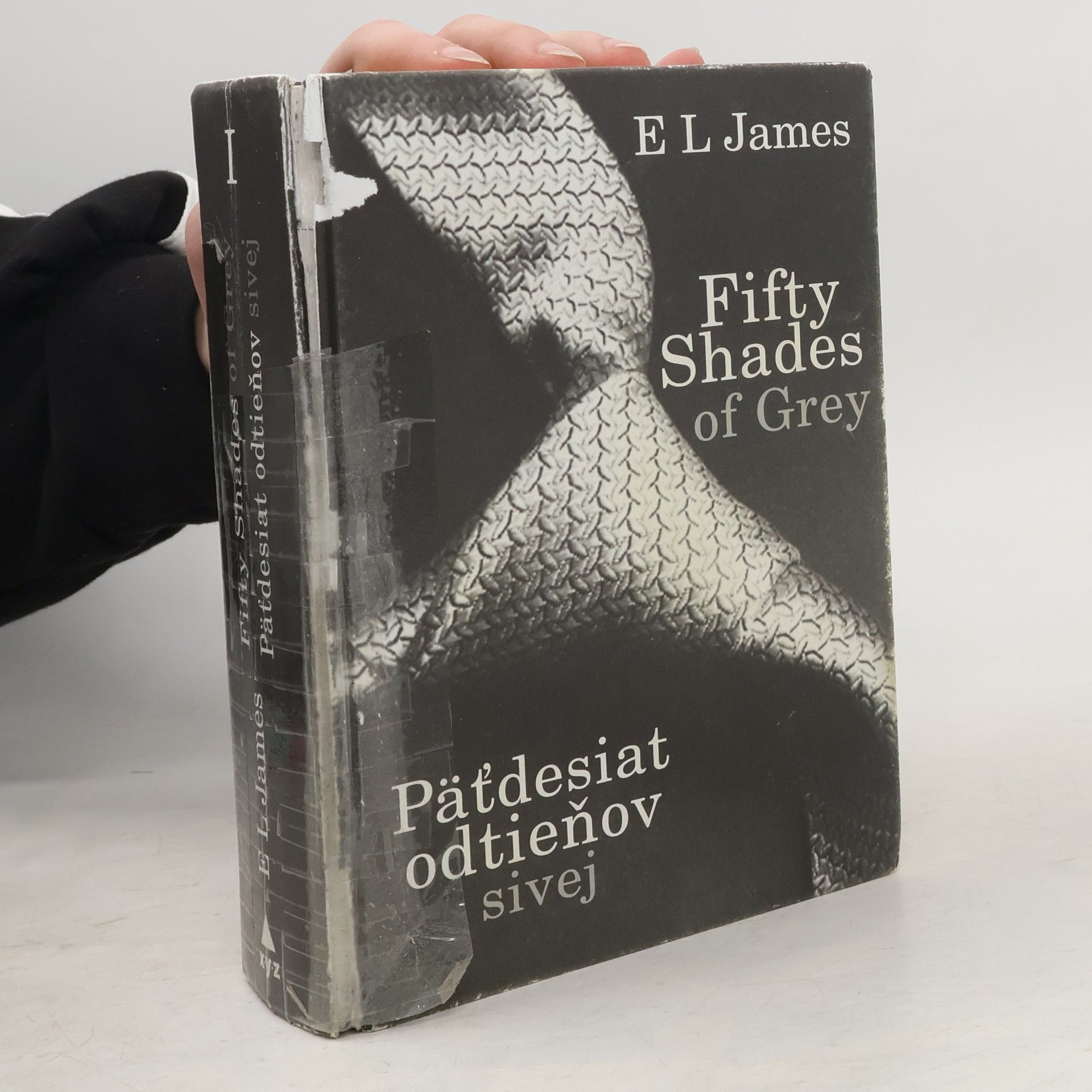E. L. James Päťdesiat odtieňov sivej