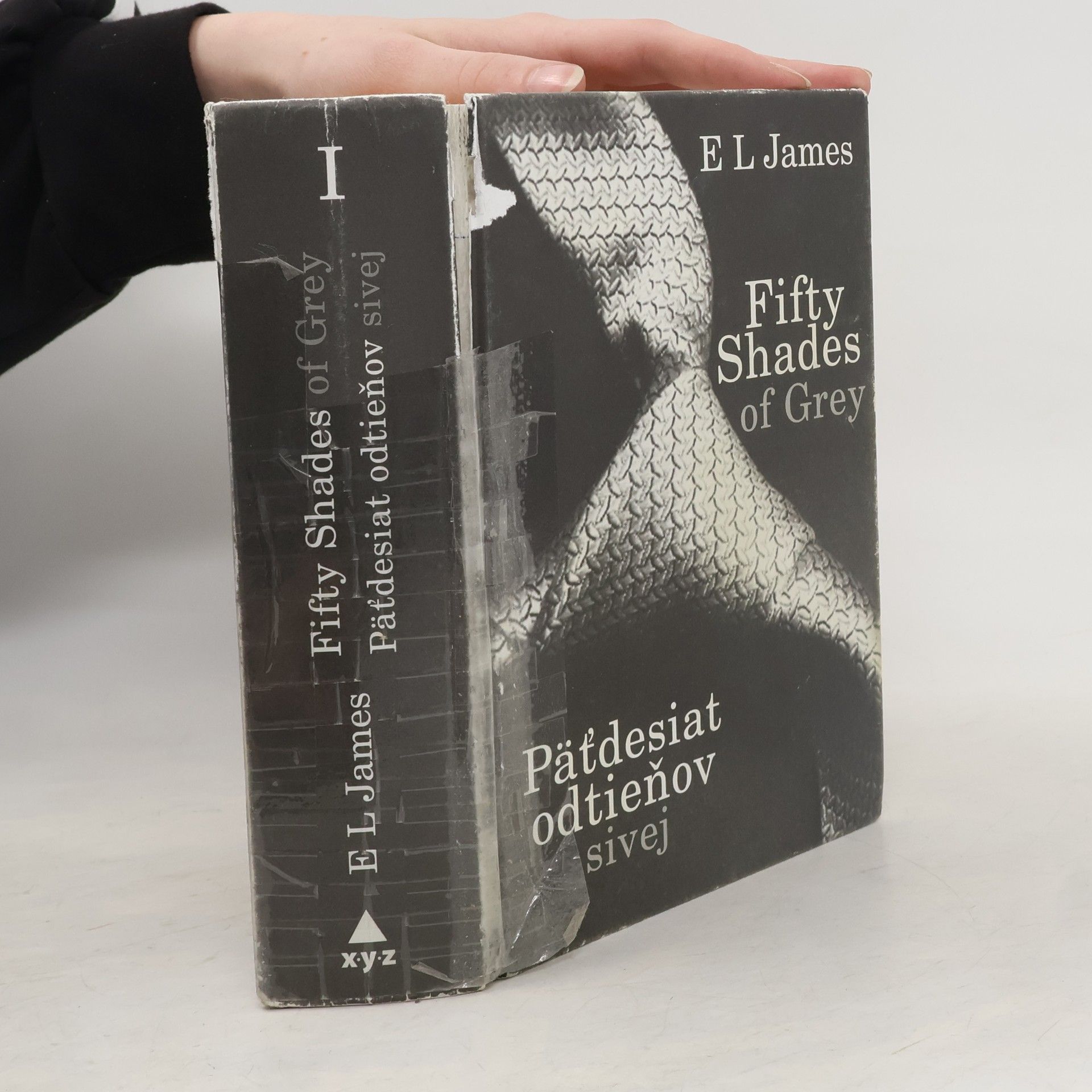 E. L. James Päťdesiat odtieňov sivej