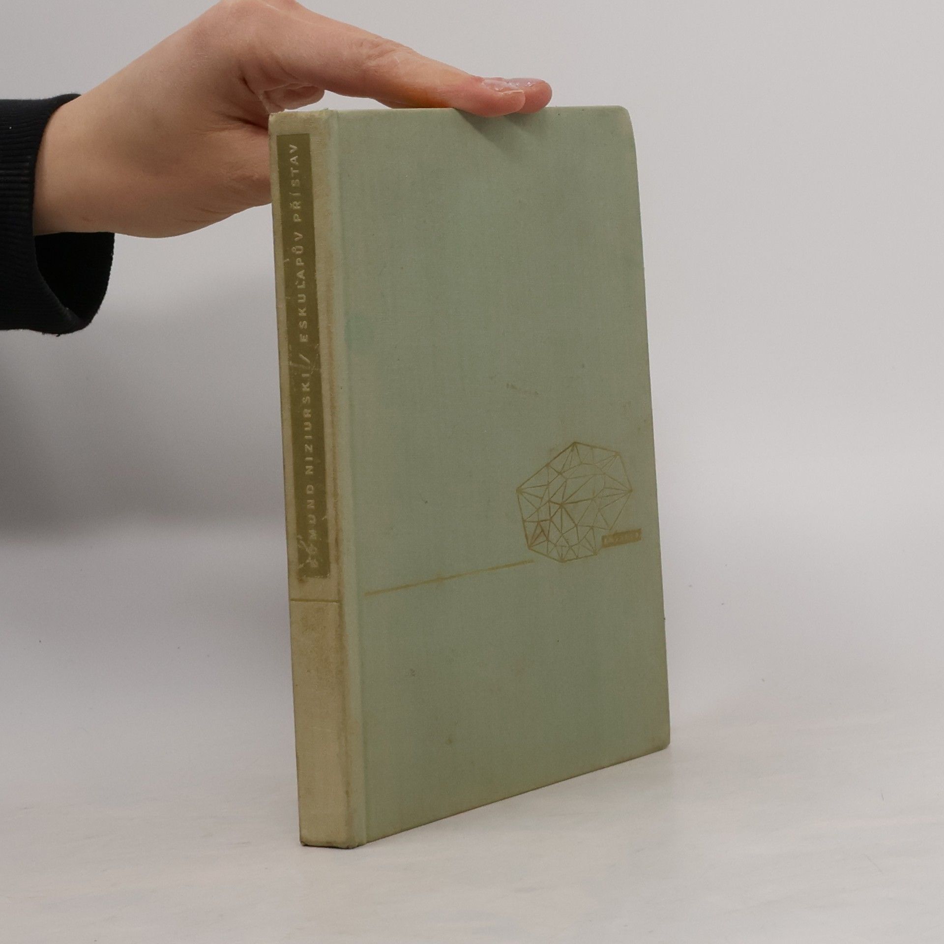 Edmund Niziurski Eskulapův přístav