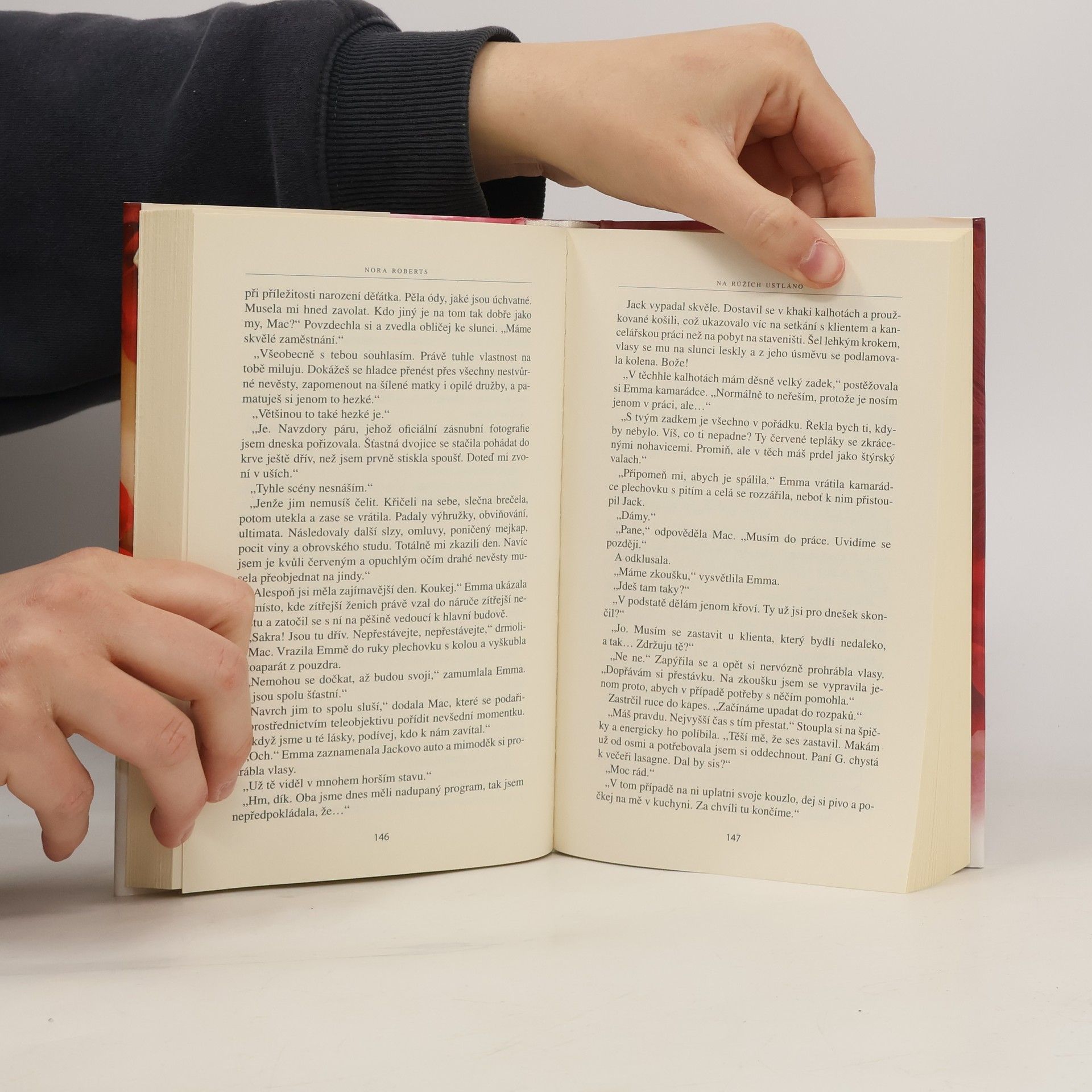Nora Roberts Na růžích ustláno